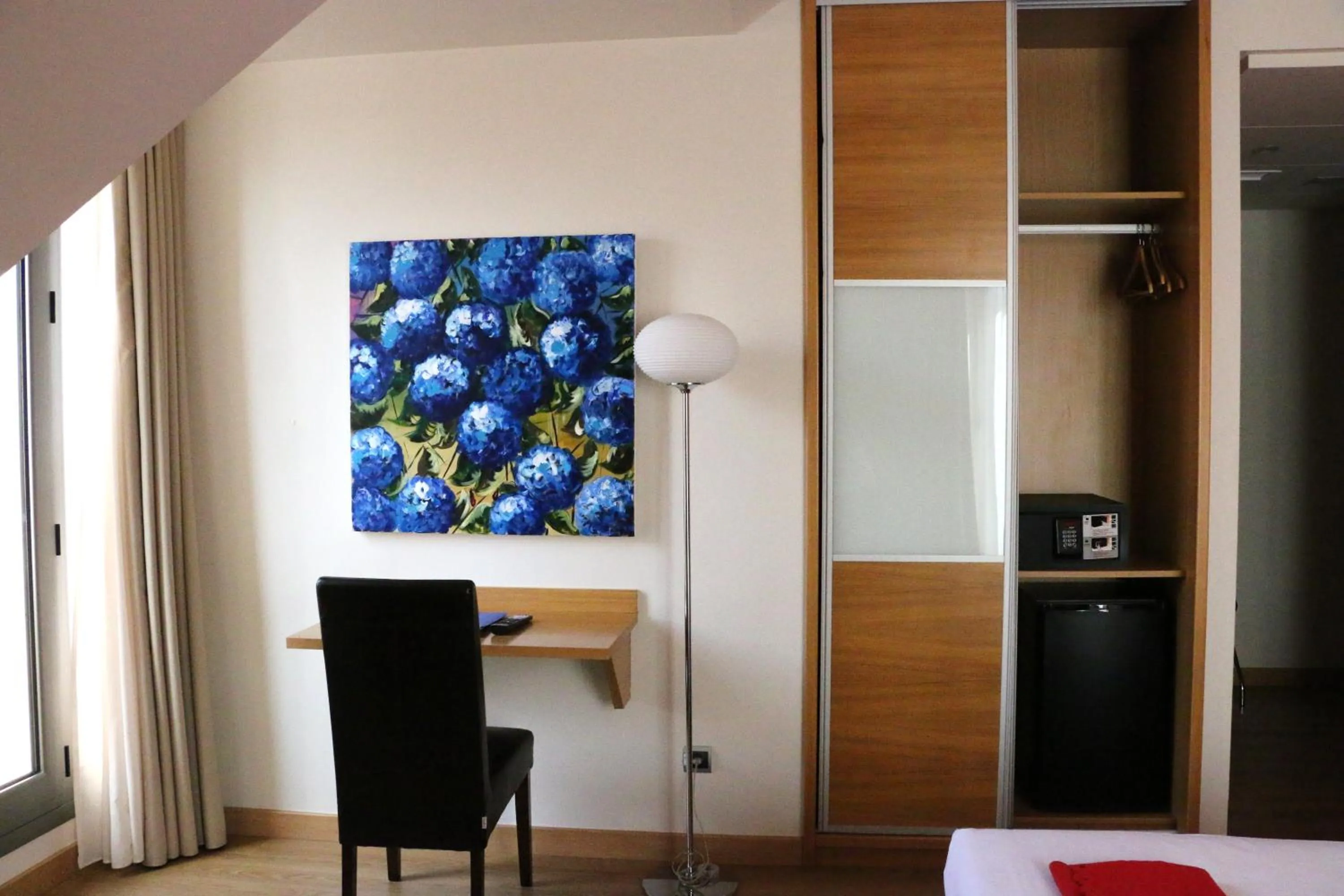 Bedroom, Bed in Hotel Marítimo Ris con garaje