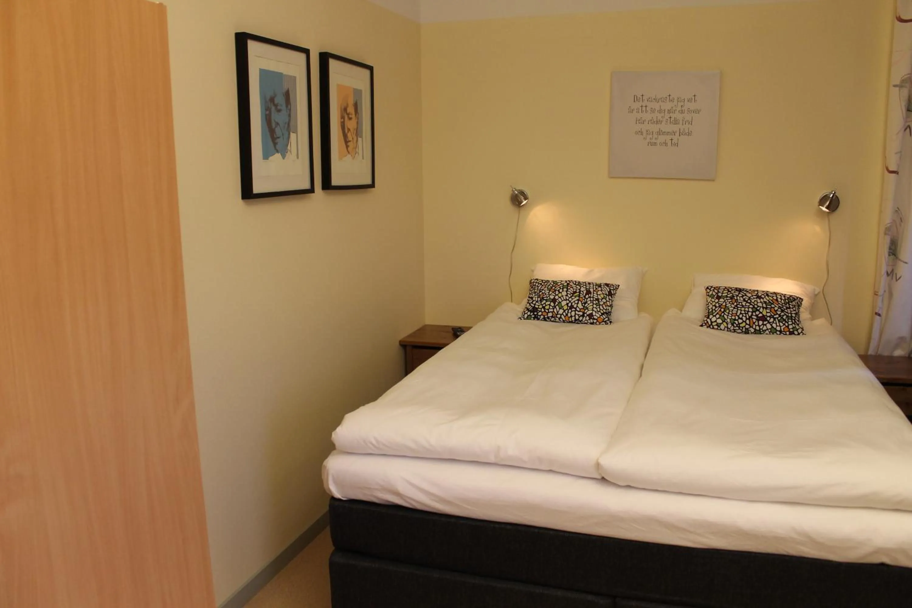 Bed in Stationshusets Hotell och Café