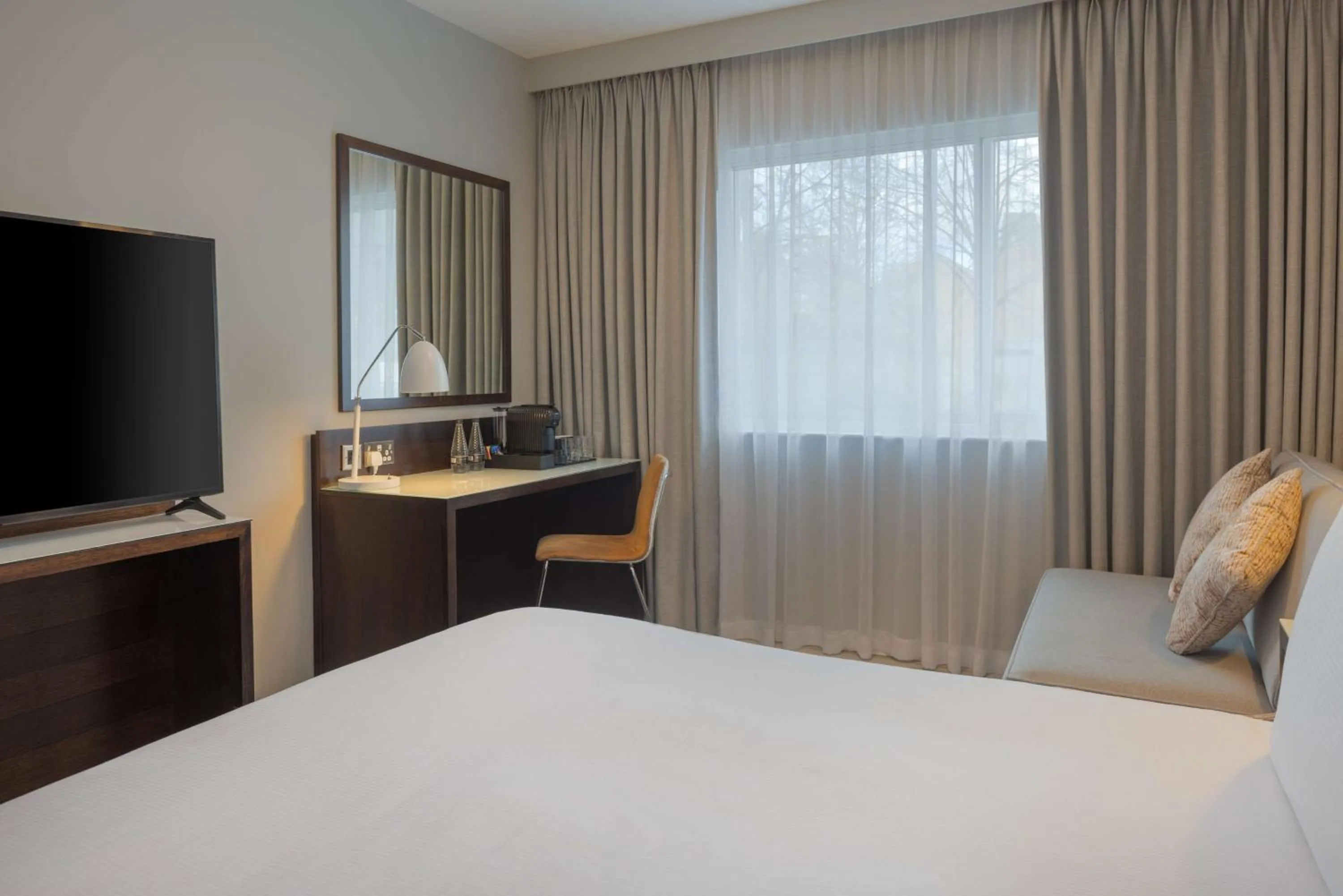 Bedroom in DoubleTree by Hilton London Heathrow Airport