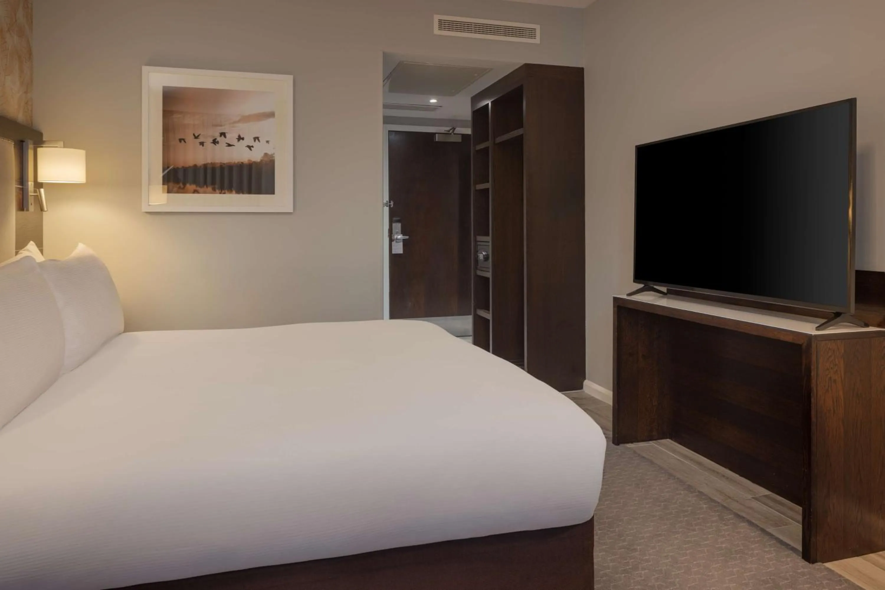 Bed in DoubleTree by Hilton London Heathrow Airport