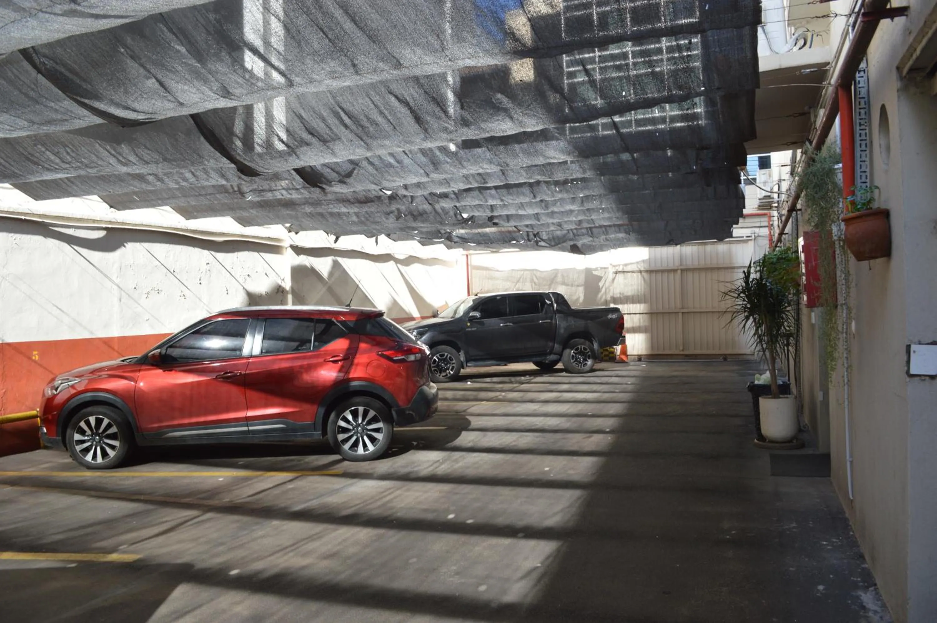 Parking in Hotel Lyon by MH