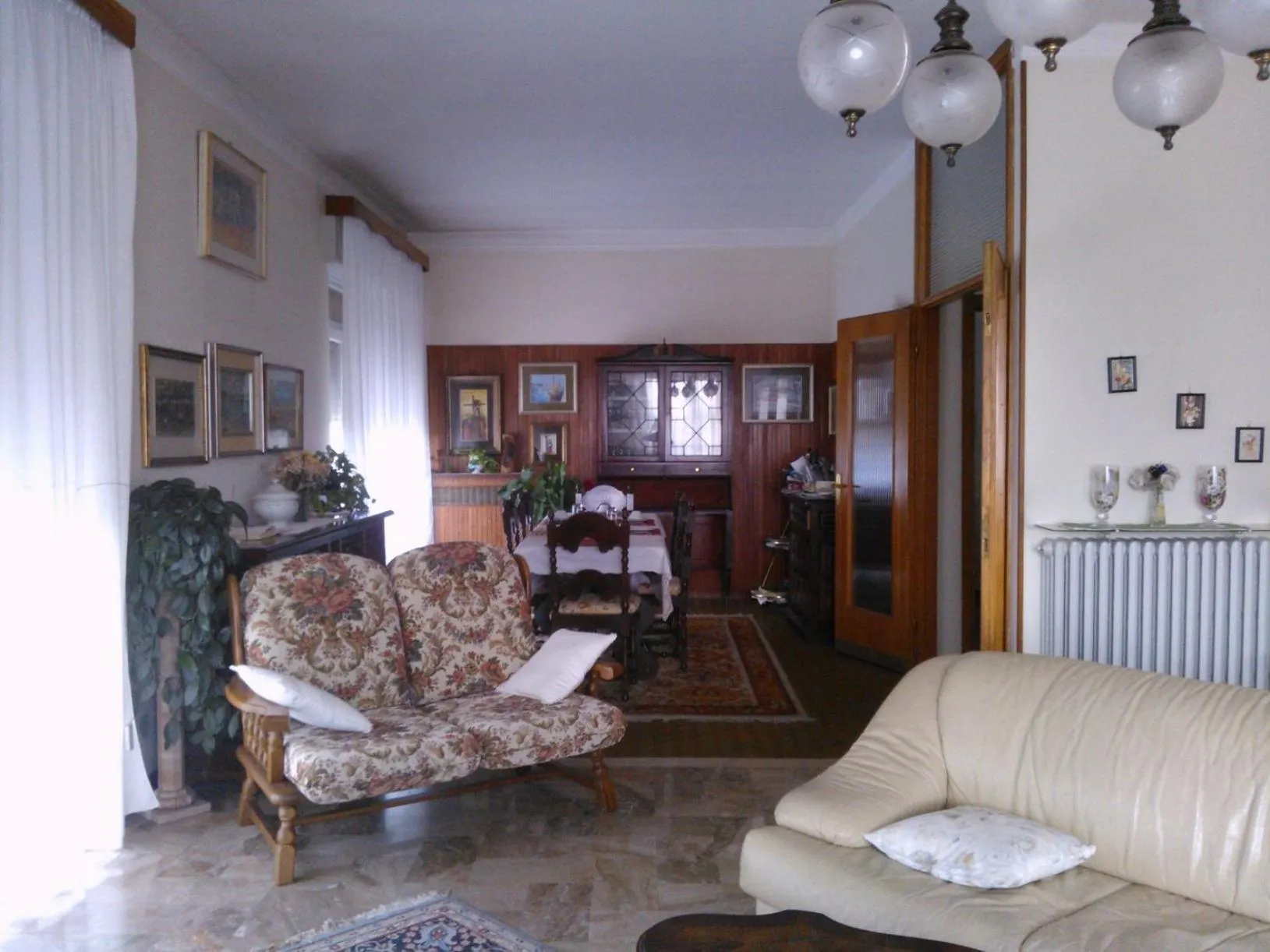 Communal lounge/ TV room in B&B Il Glicine