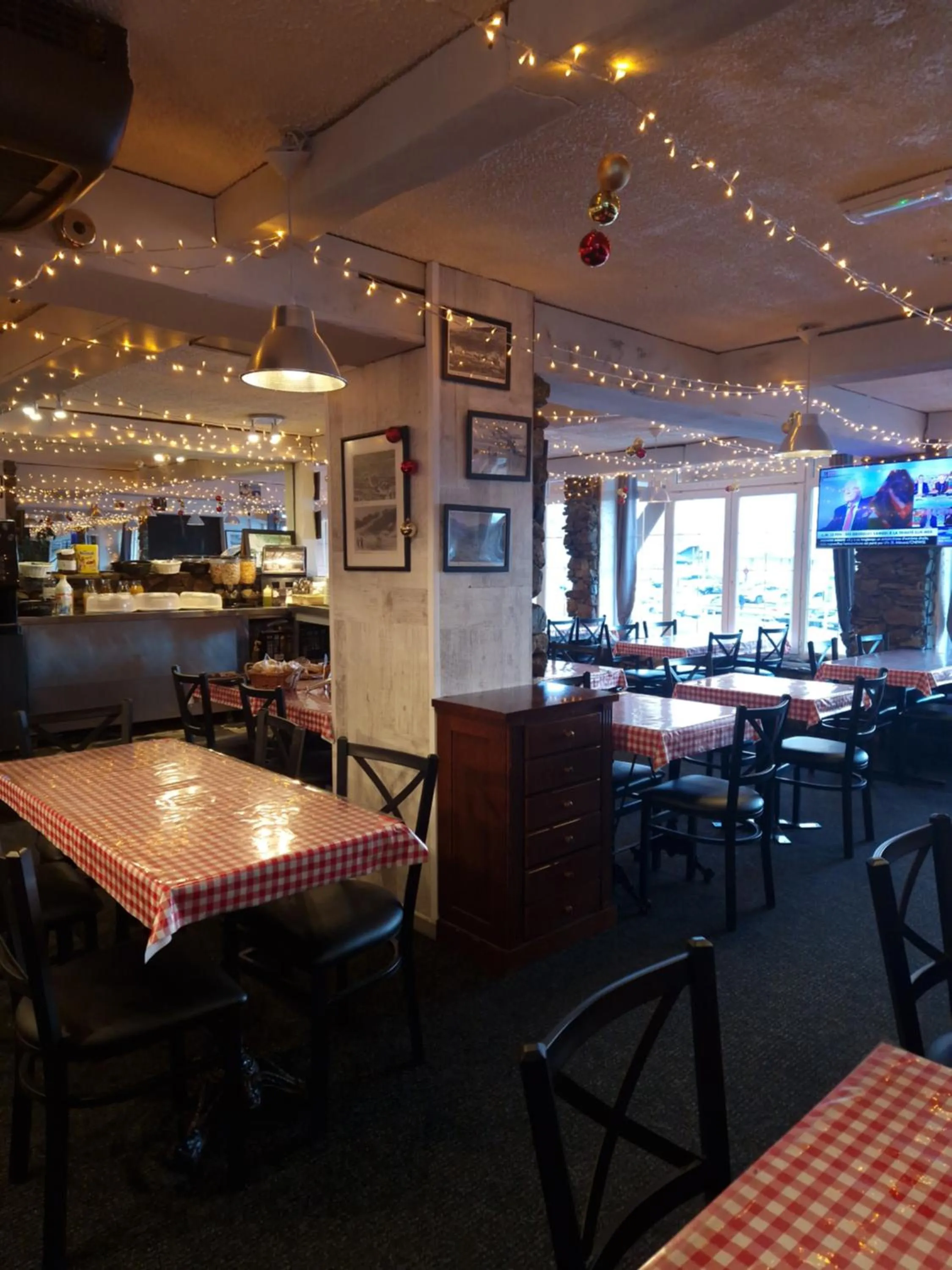 Restaurant/places to eat in Hotel Panda