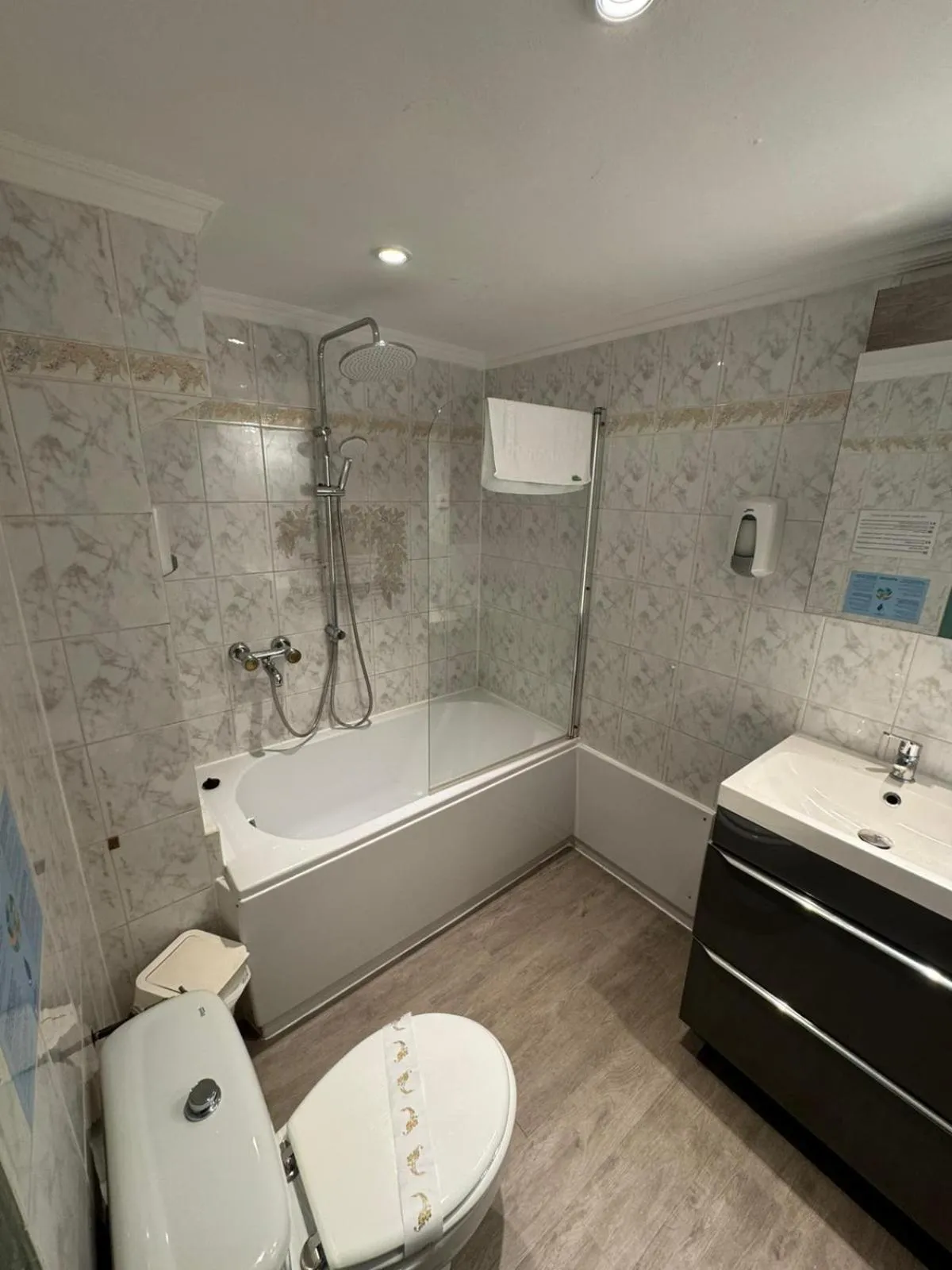 Toilet in Hotel Panda