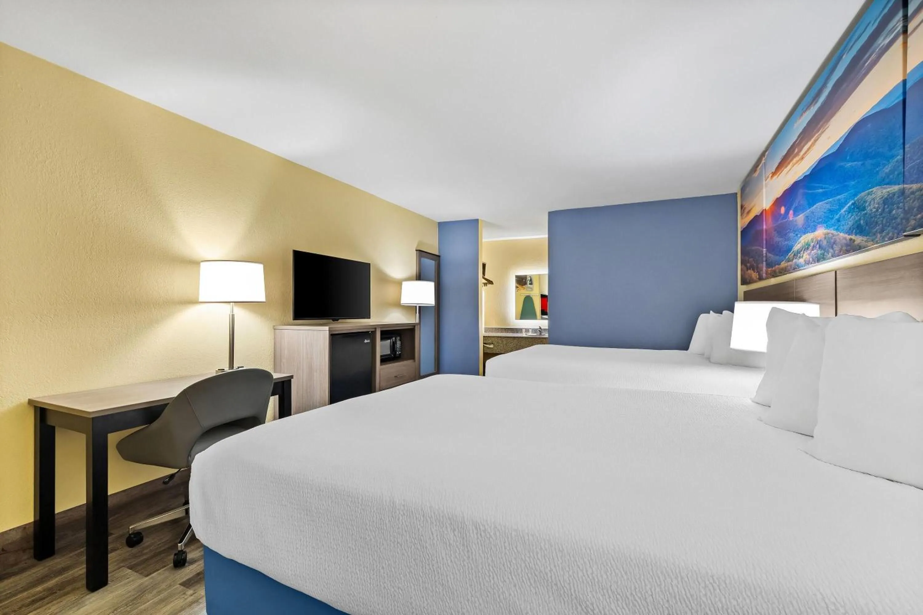 Bed in Days Inn by Wyndham Cleveland TN