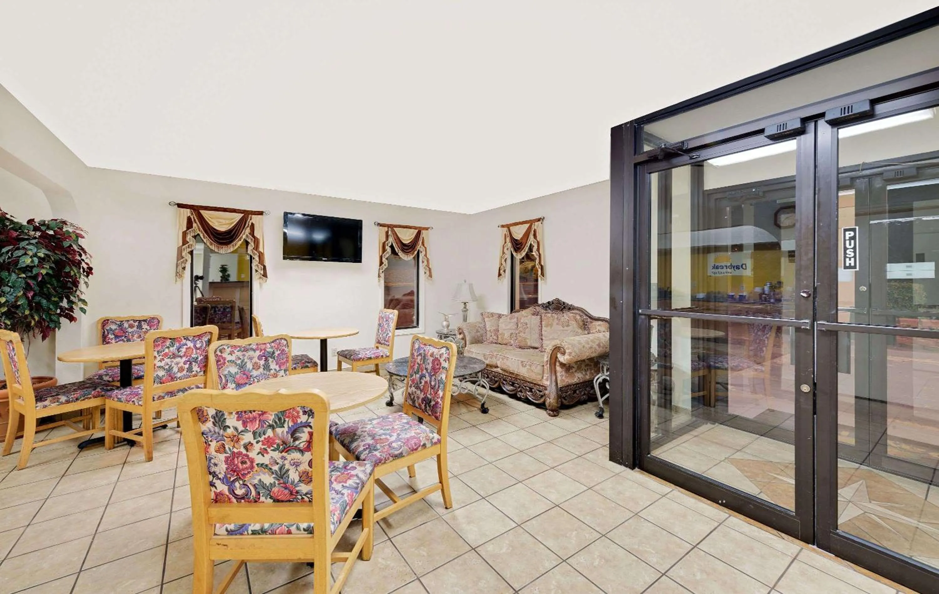 Lobby or reception in Days Inn by Wyndham Cleveland TN