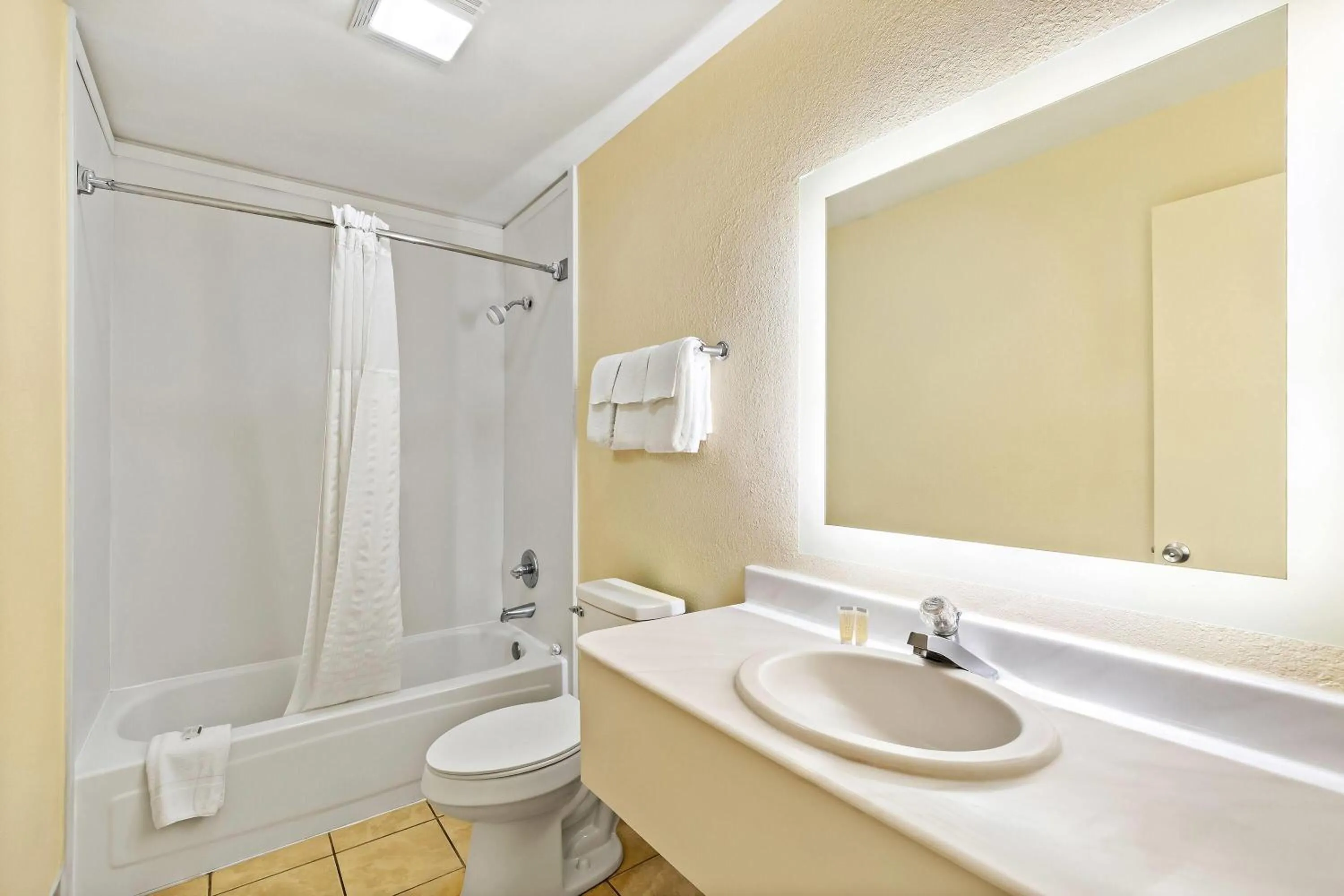 Bathroom in Days Inn by Wyndham Cleveland TN