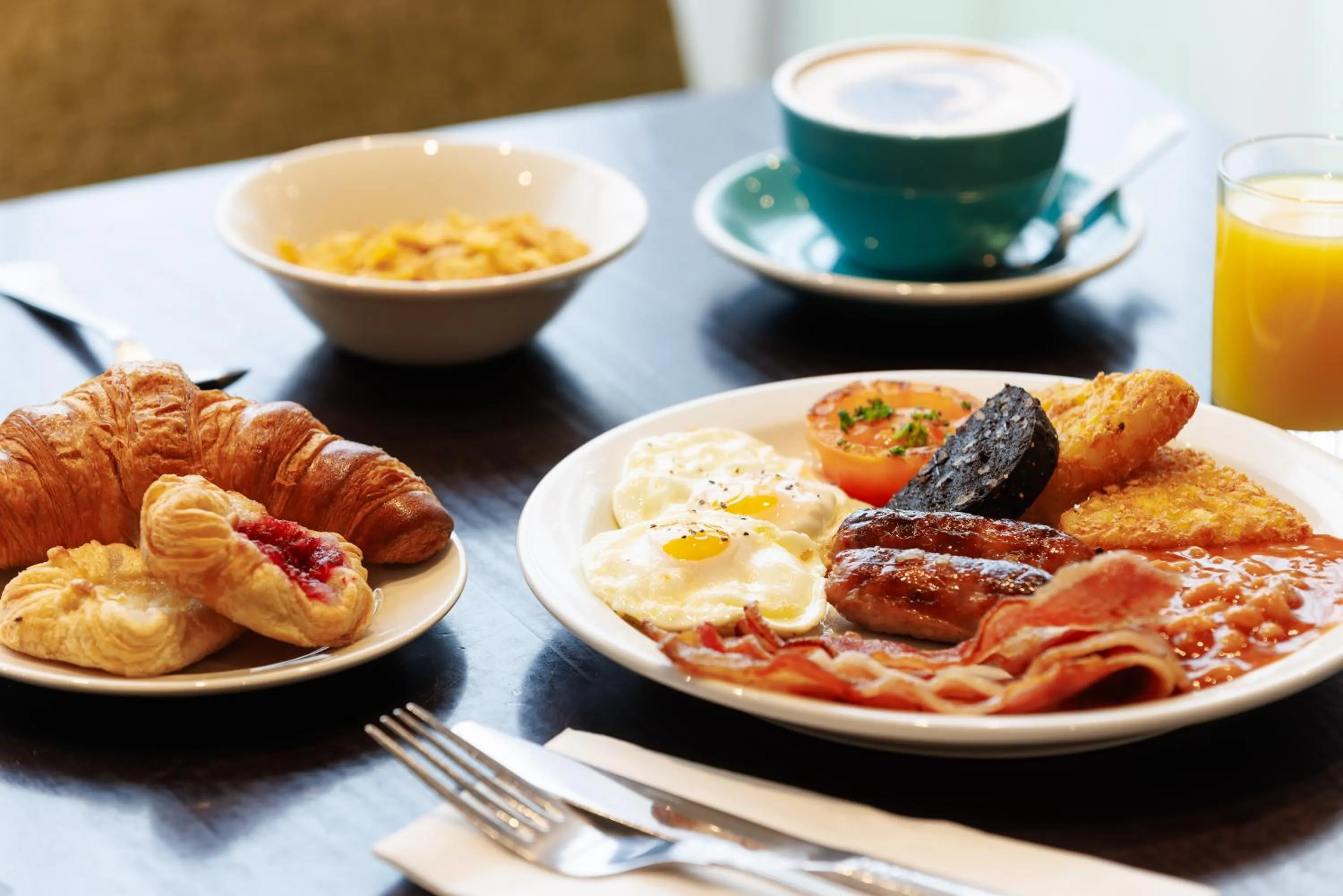 Breakfast in DoubleTree by Hilton Bristol North