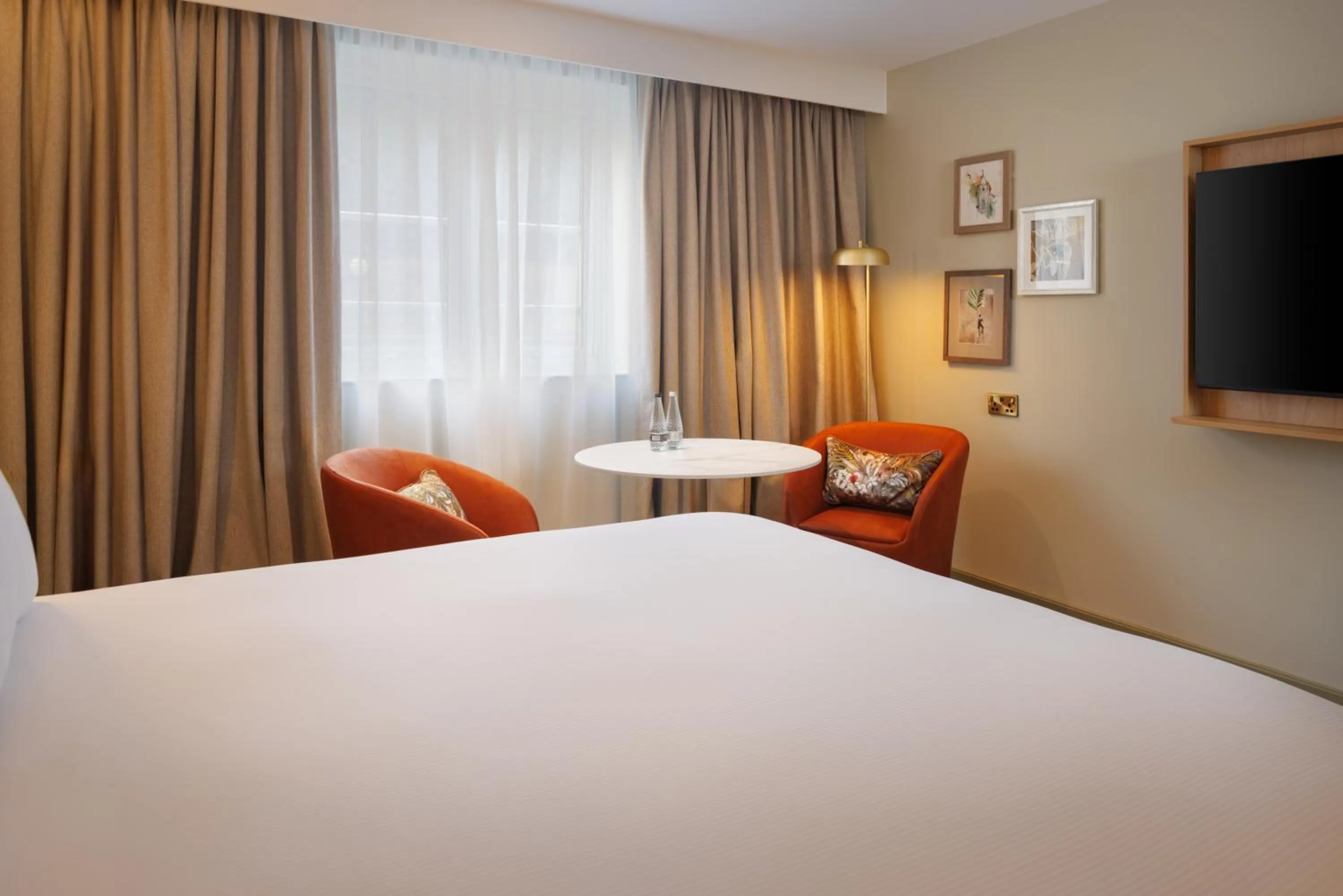 Bed in DoubleTree by Hilton Bristol North