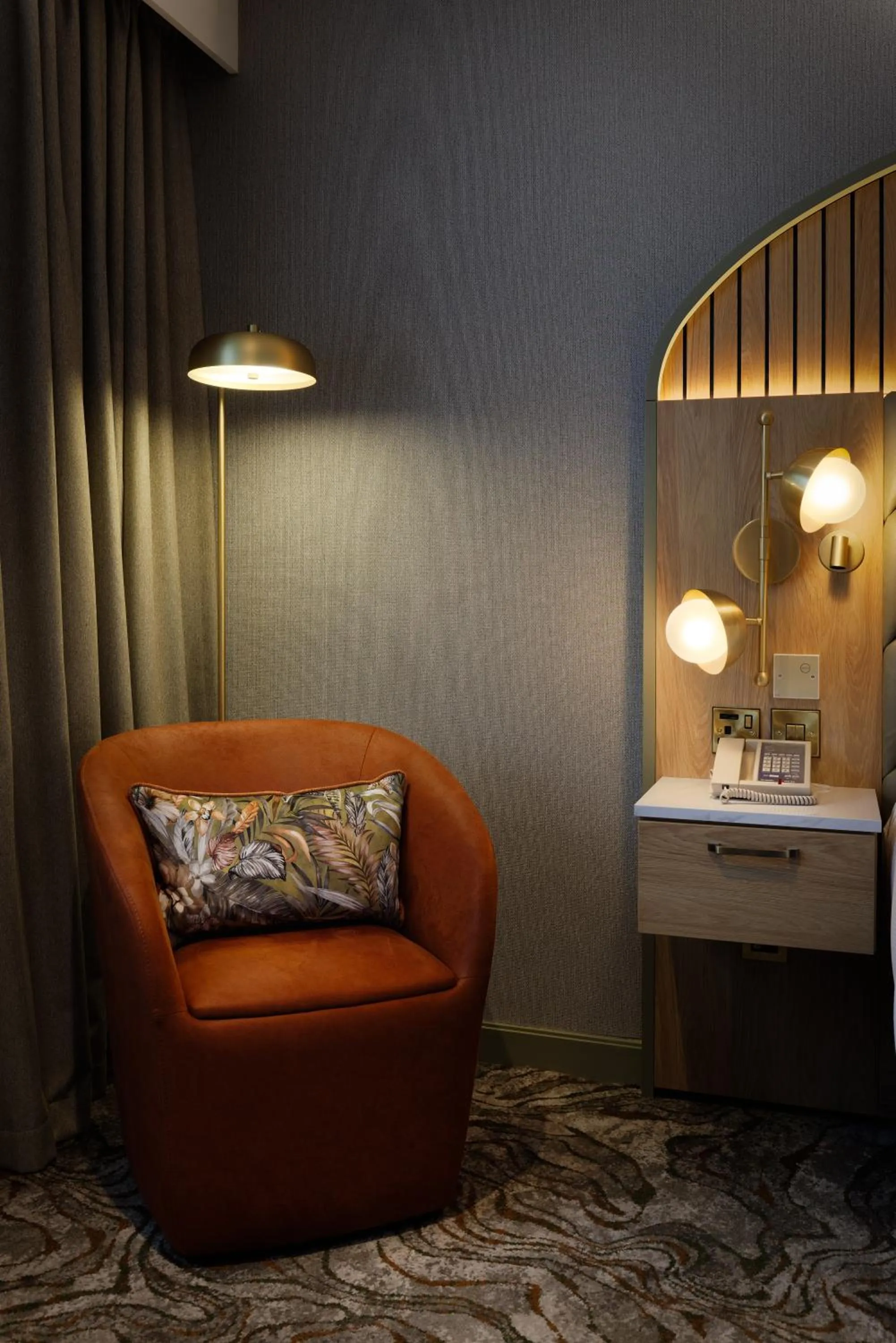 Seating area in DoubleTree by Hilton Bristol North