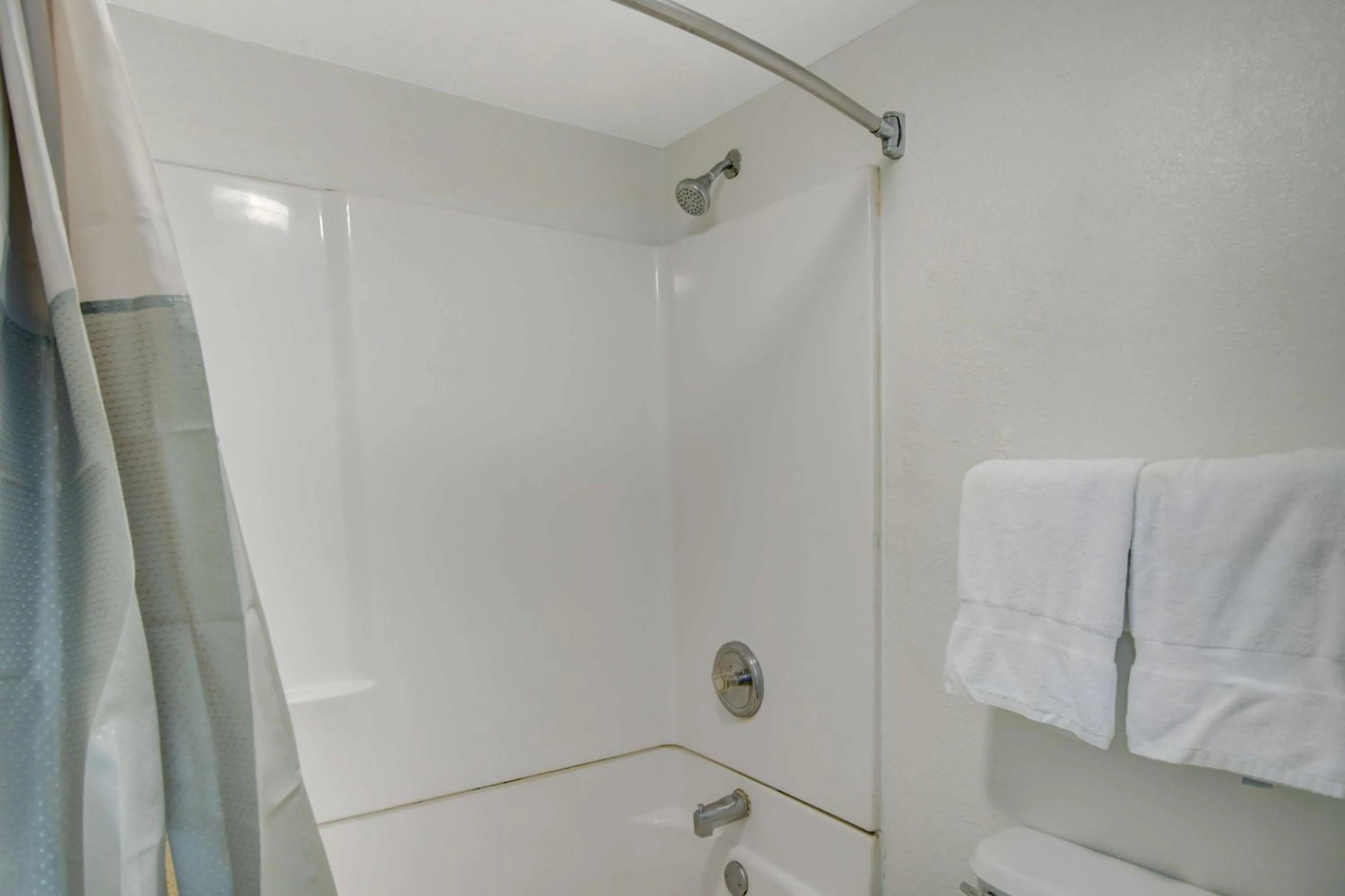 Bathroom in Motel 6-Lima, OH