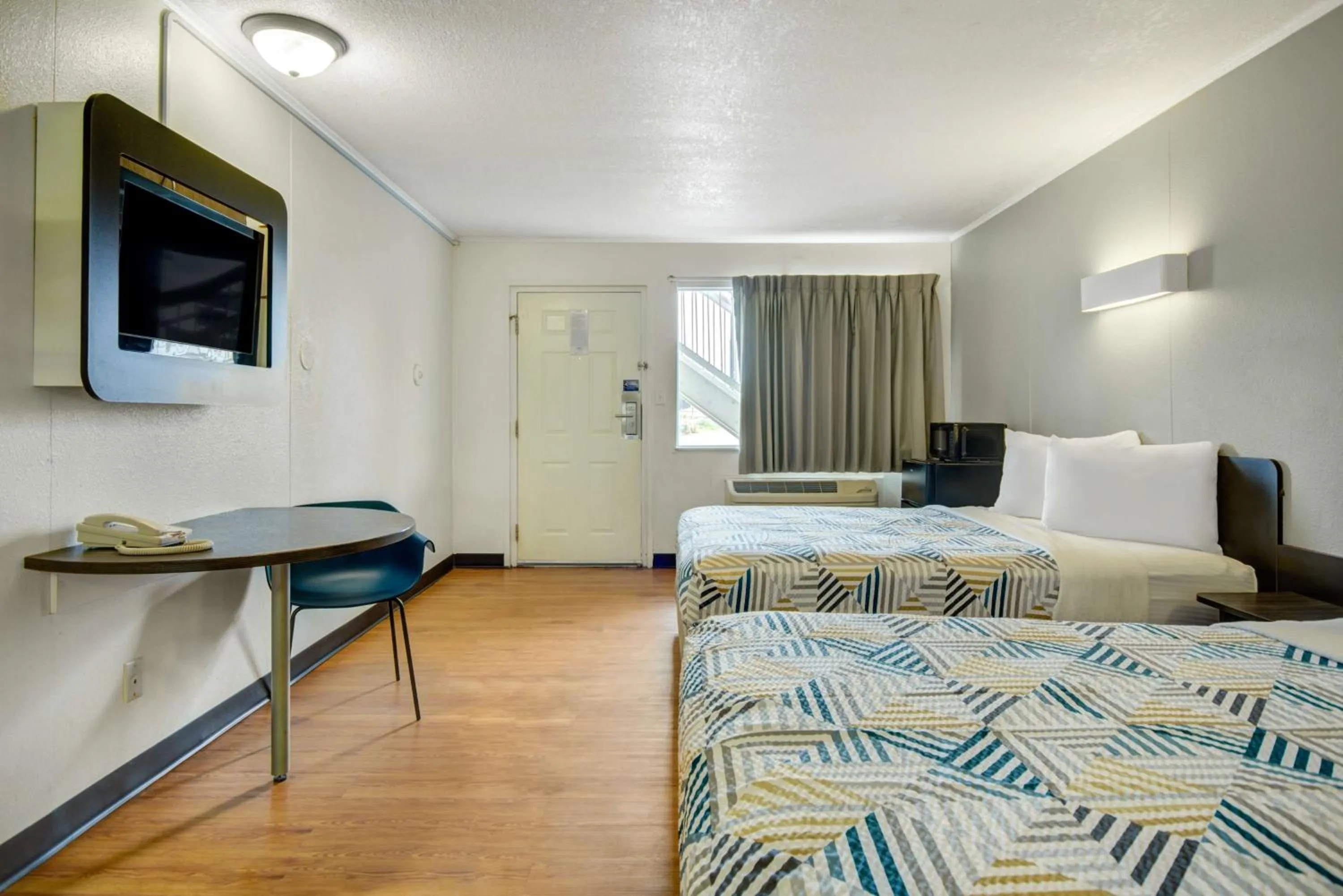 Bedroom, Bed in Motel 6-Lima, OH