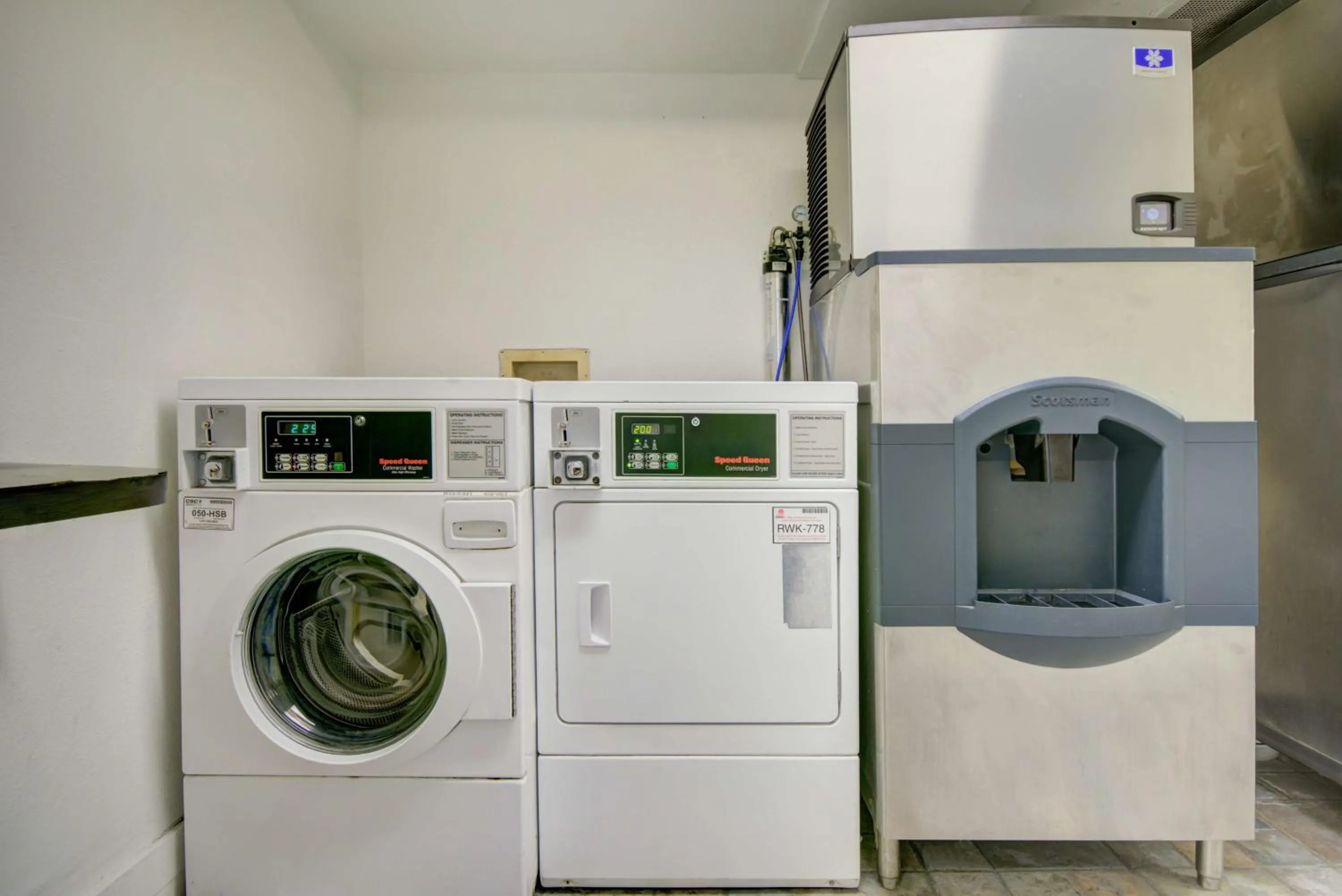 Property building in Motel 6-Lima, OH