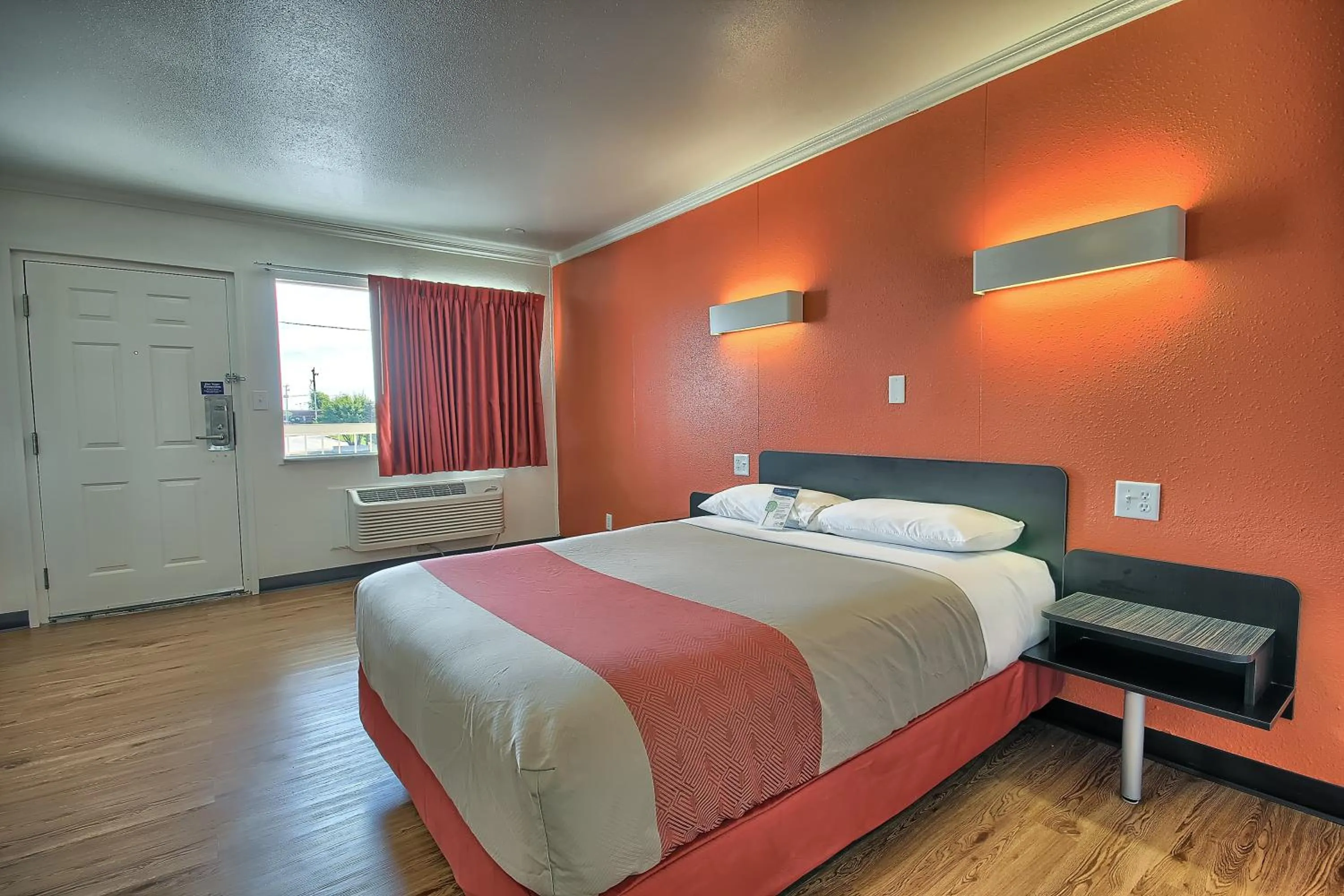 Bedroom, Bed in Motel 6-Lima, OH