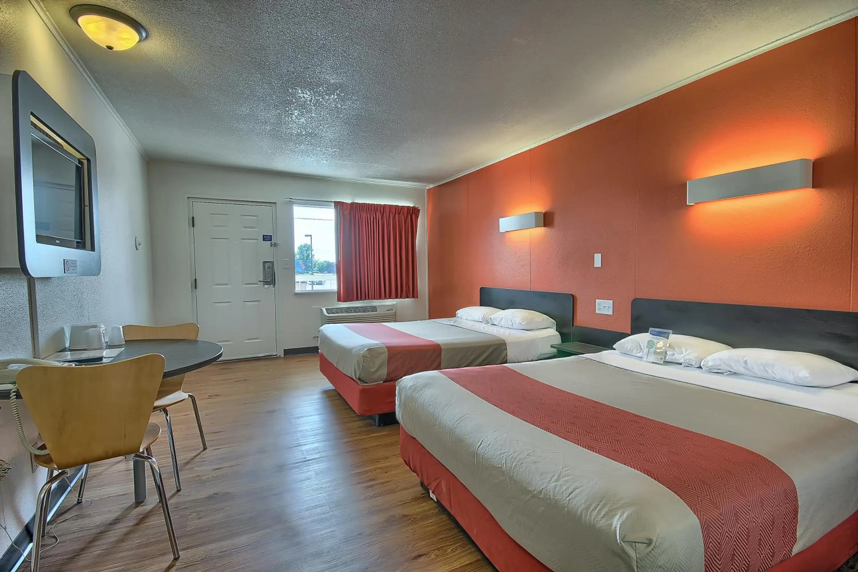 Bedroom, Bed in Motel 6-Lima, OH