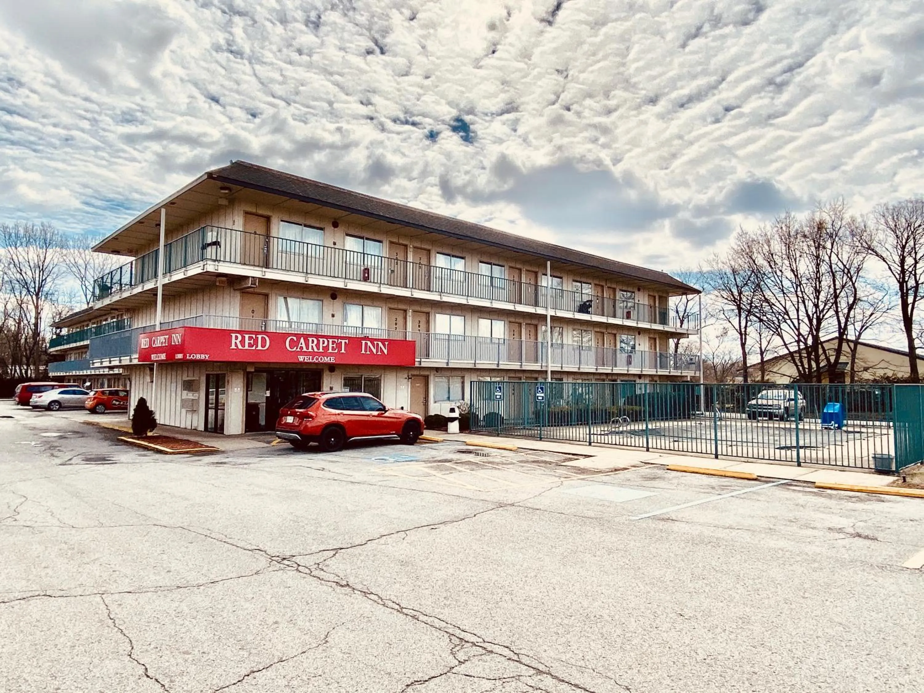 Property building in RED CARPET INN LOUISVILLE NORTH -Jeffersonville In