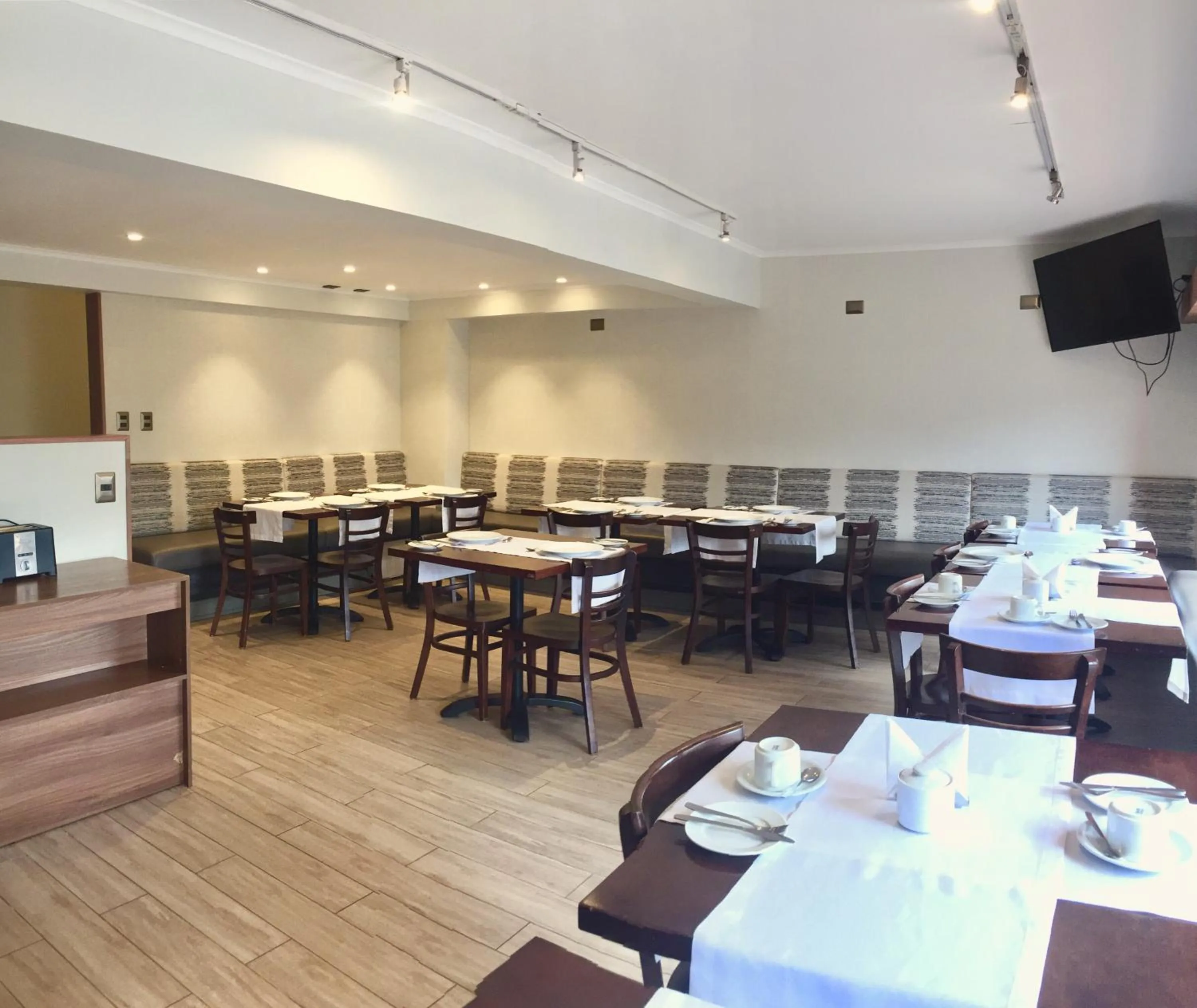 Restaurant/places to eat in KU Hotel Turismo Temuco