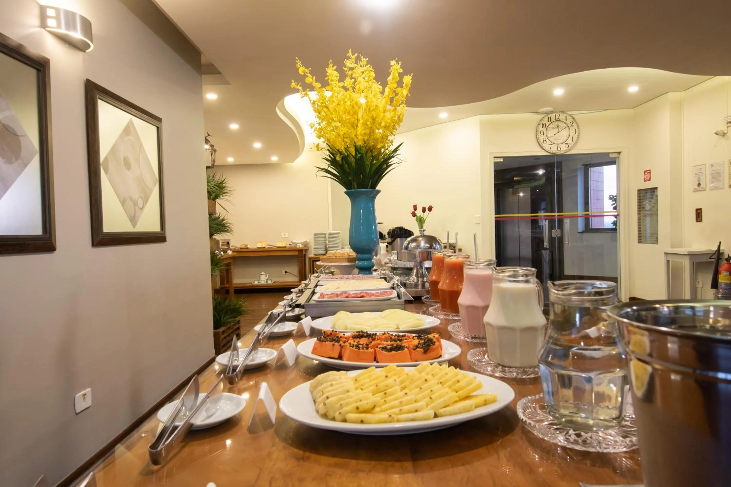 Buffet breakfast in Golden Ingá Hotel