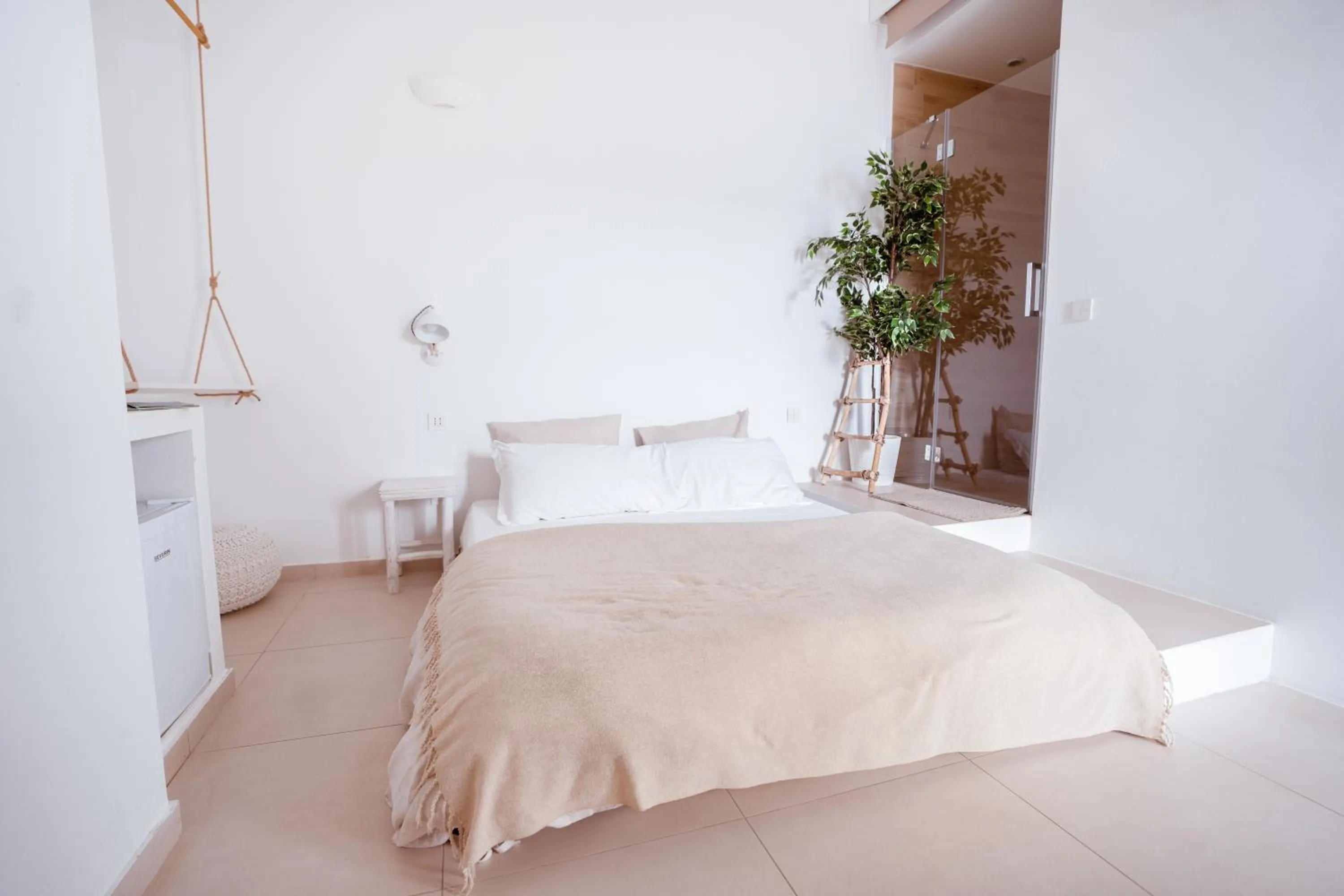 Photo of the whole room, Bed in Break for two