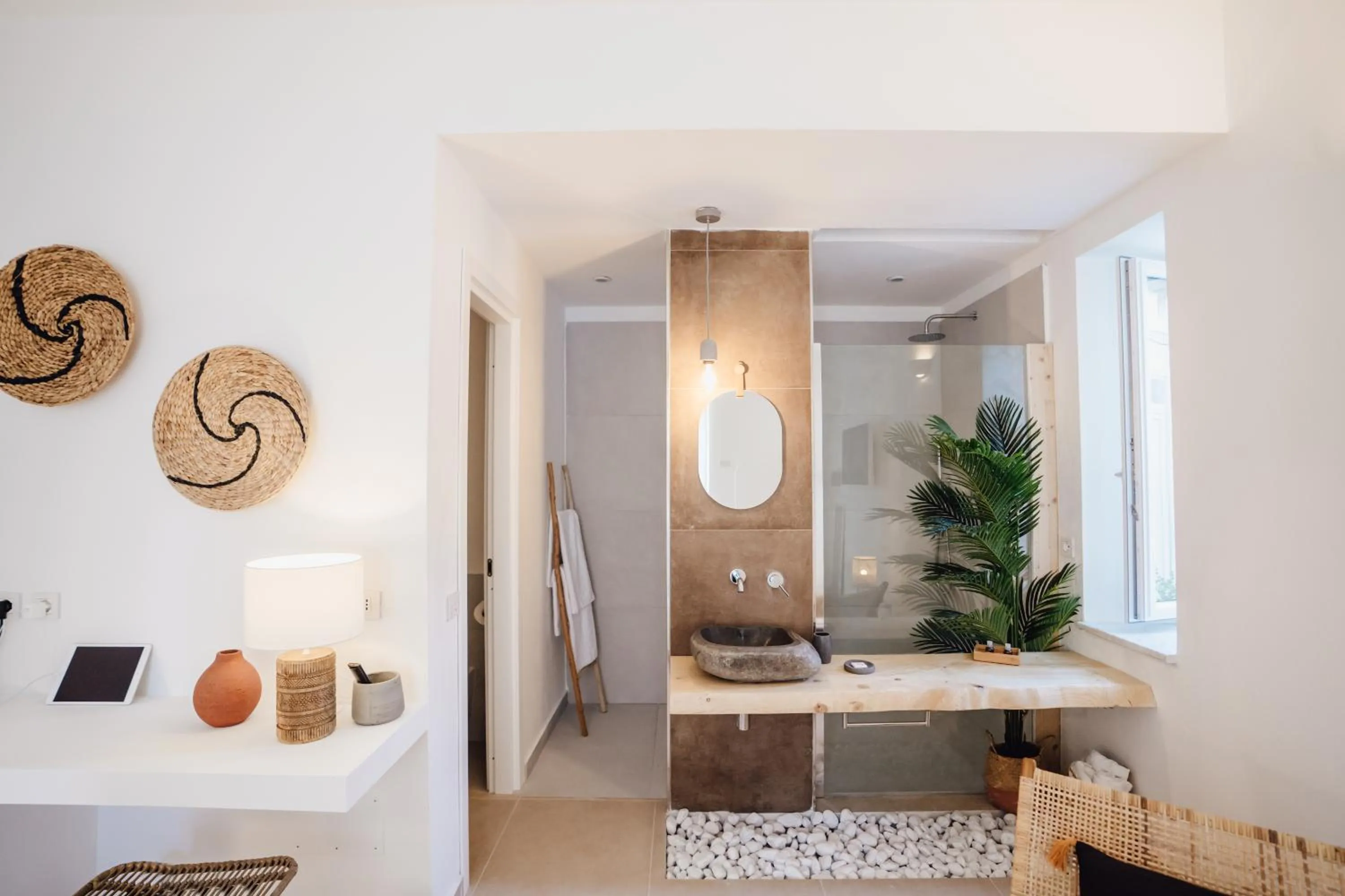 Photo of the whole room in Break for two