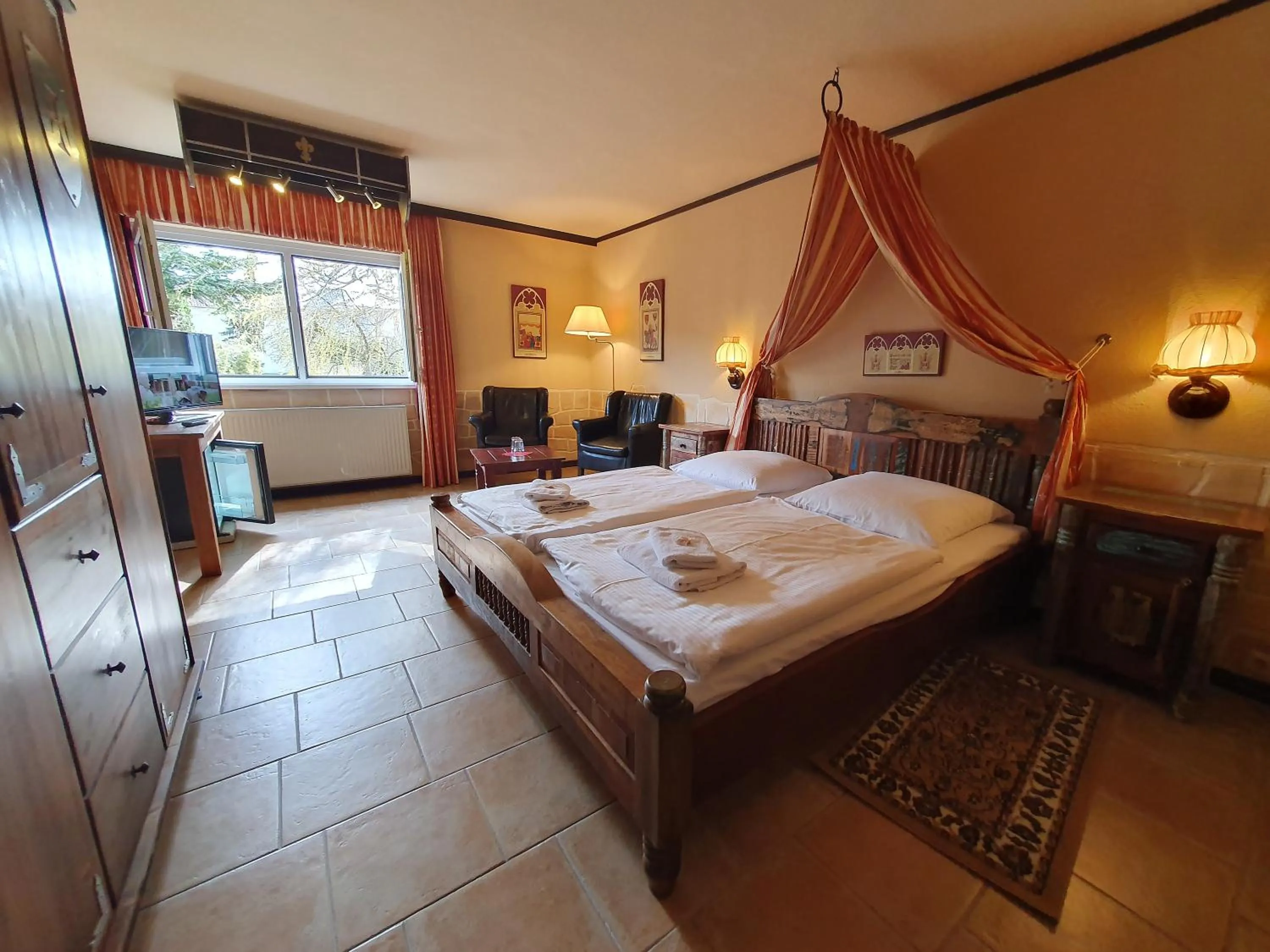 Bed in Ostsee-Rittergut-Rügen mit BinzHotel & OrdensKapelle & RomantikGut