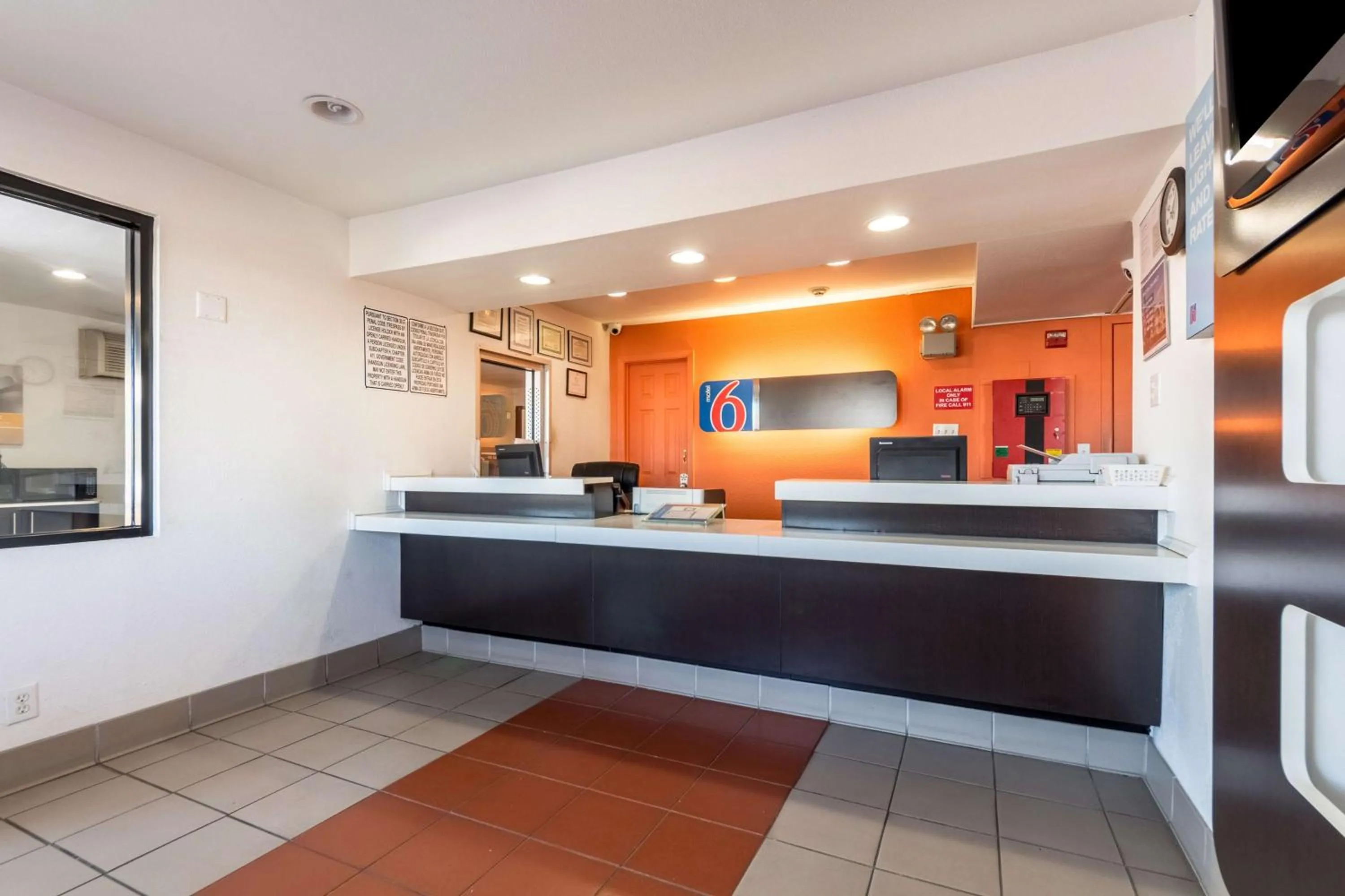 Lobby or reception in Motel 6-Garland, TX - Dallas