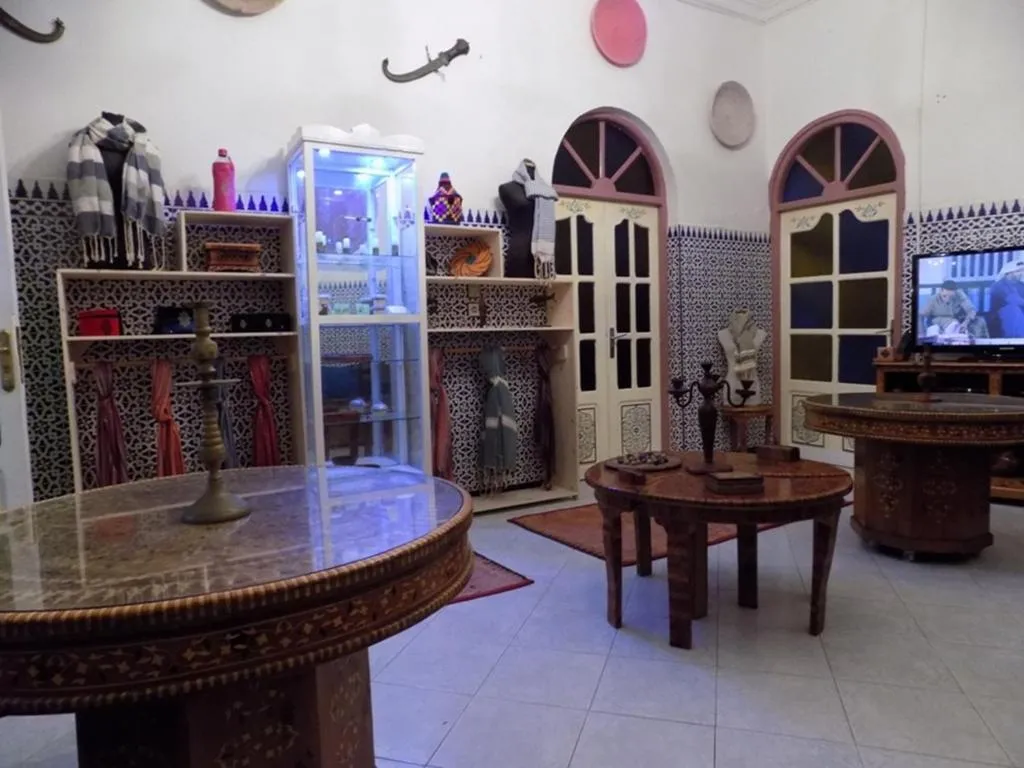 TV and multimedia in Hôtel Riad Gnaoua