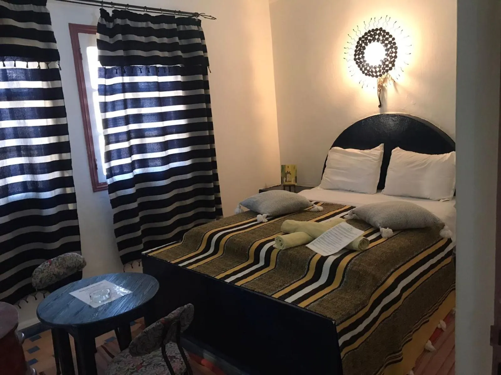 Bedroom, Bed in Hôtel Riad Gnaoua