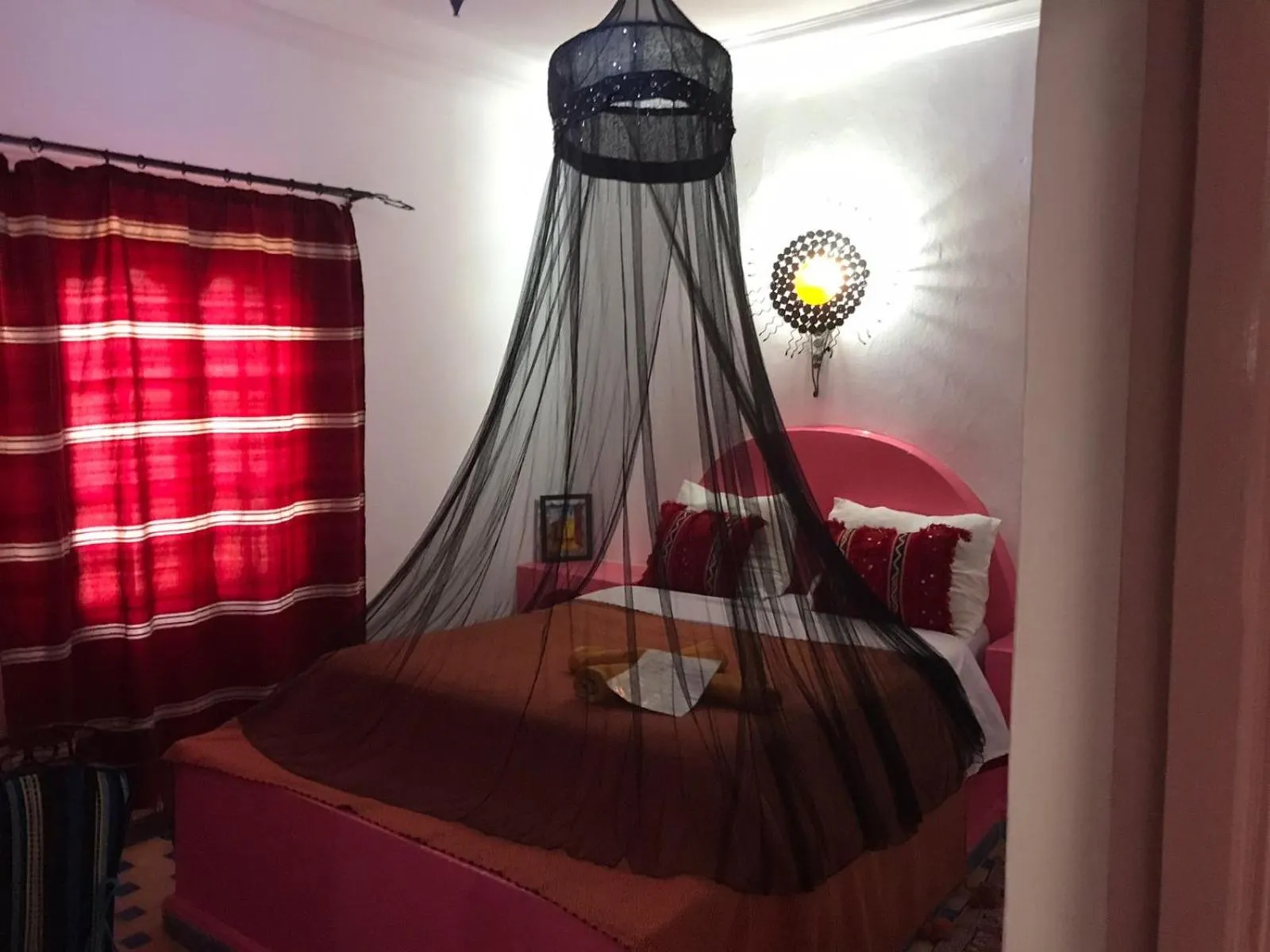 Bed in Hôtel Riad Gnaoua