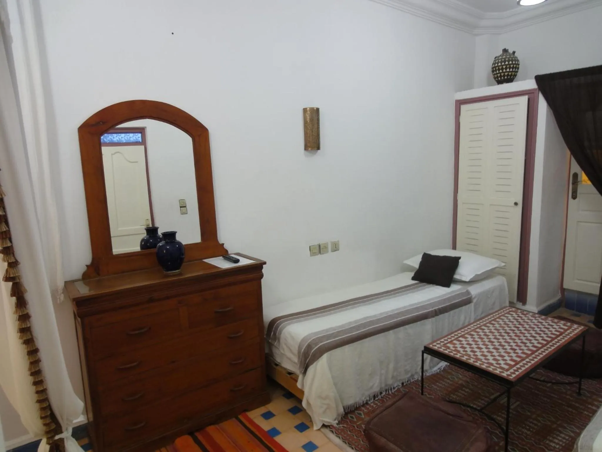 Bedroom, Bed in Hôtel Riad Gnaoua