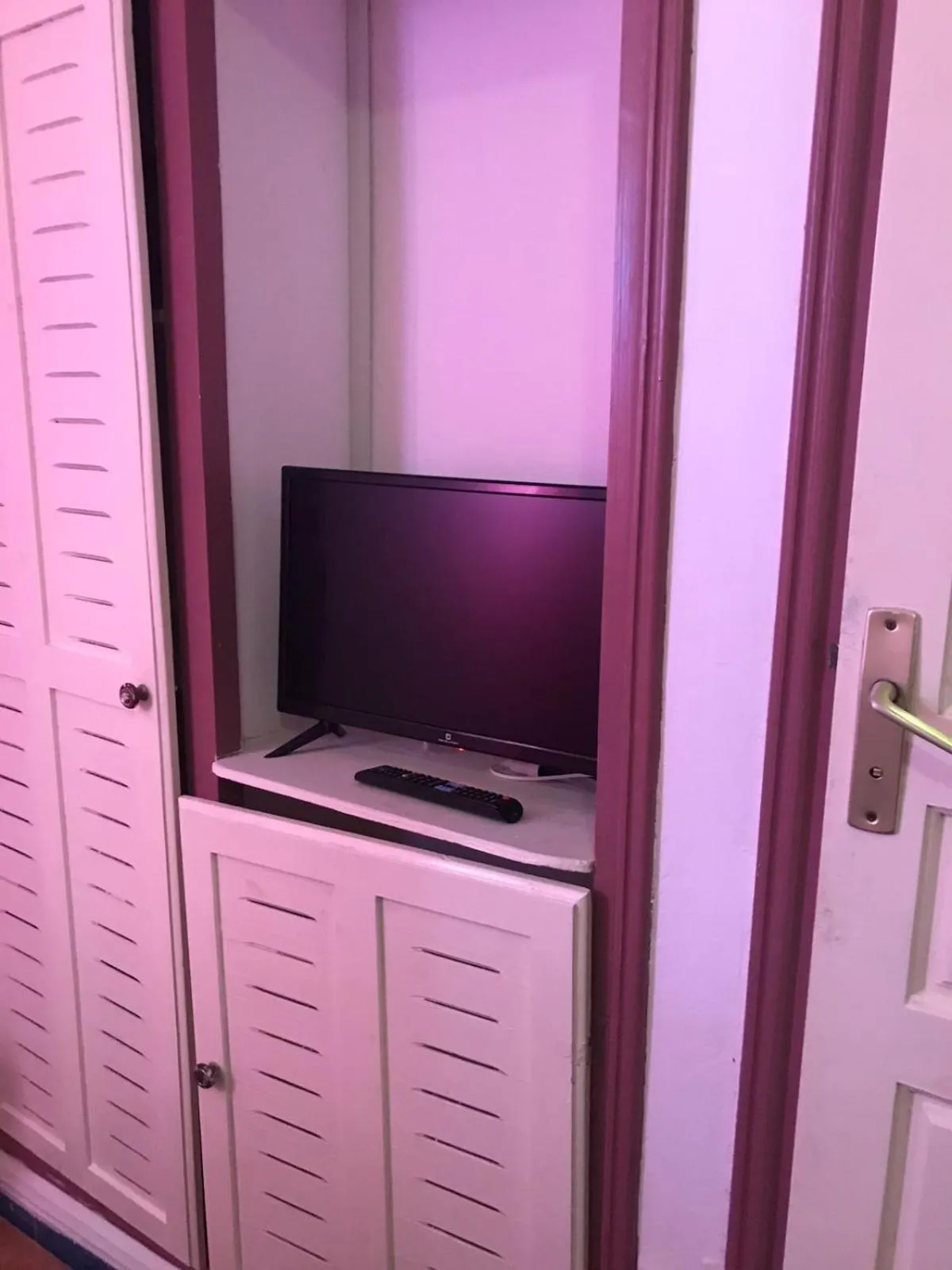 TV and multimedia in Hôtel Riad Gnaoua