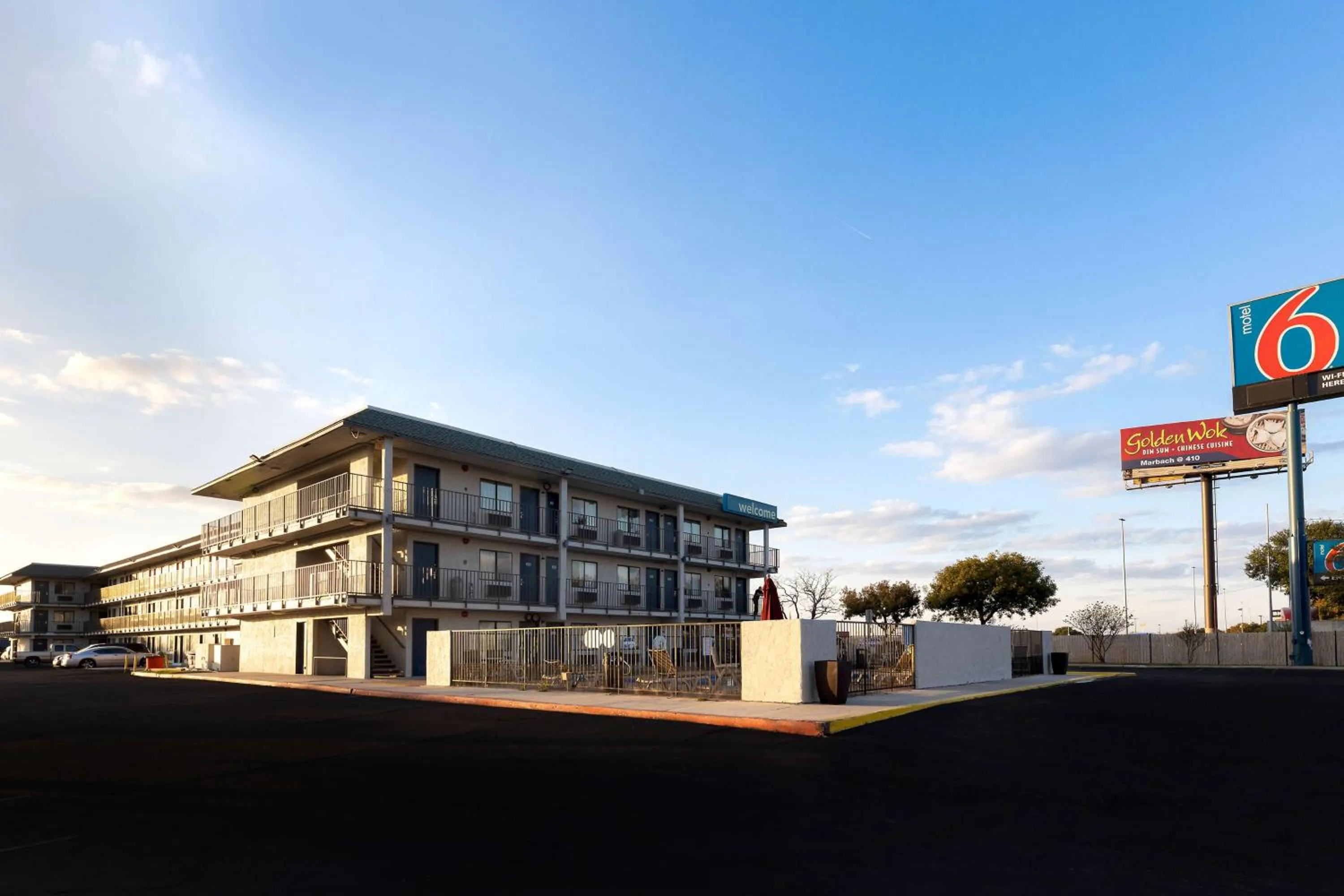 Property building in Motel 6-San Antonio, TX - West SeaWorld
