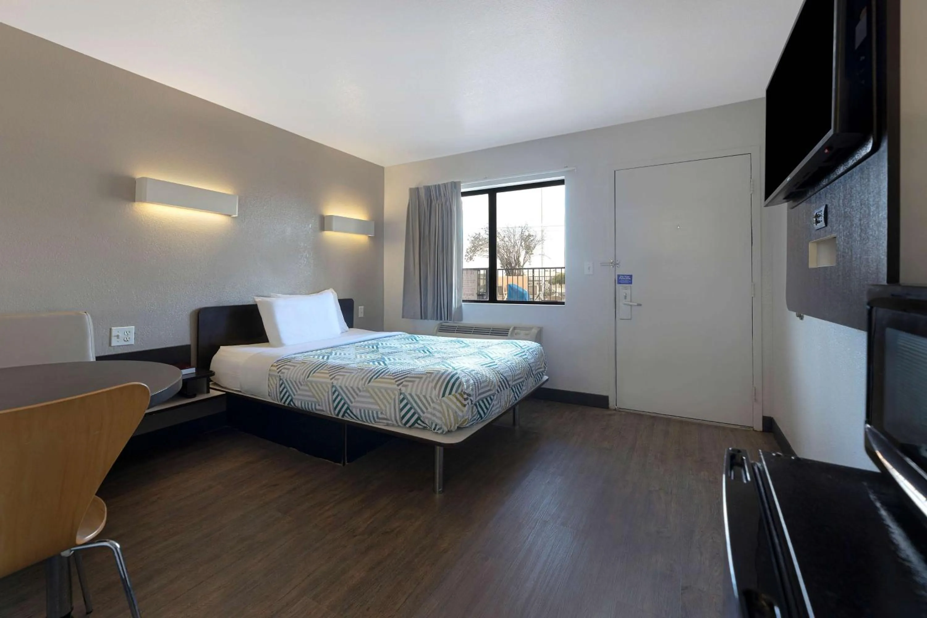 Photo of the whole room, Bed in Motel 6-San Antonio, TX - West SeaWorld