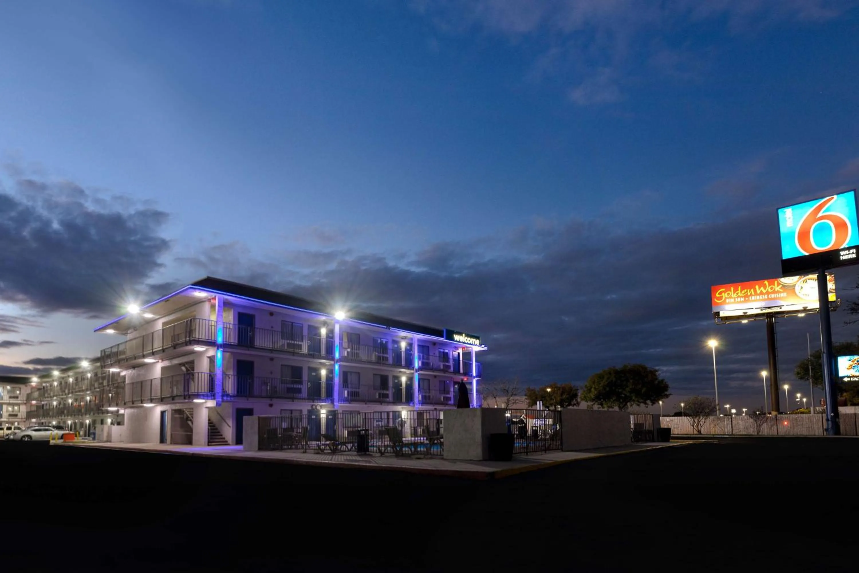 Property building in Motel 6-San Antonio, TX - West SeaWorld