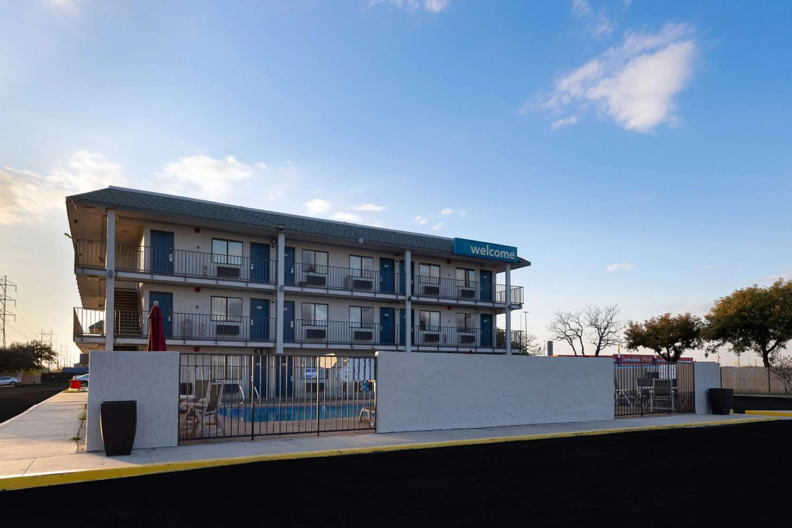 Property building in Motel 6-San Antonio, TX - West SeaWorld