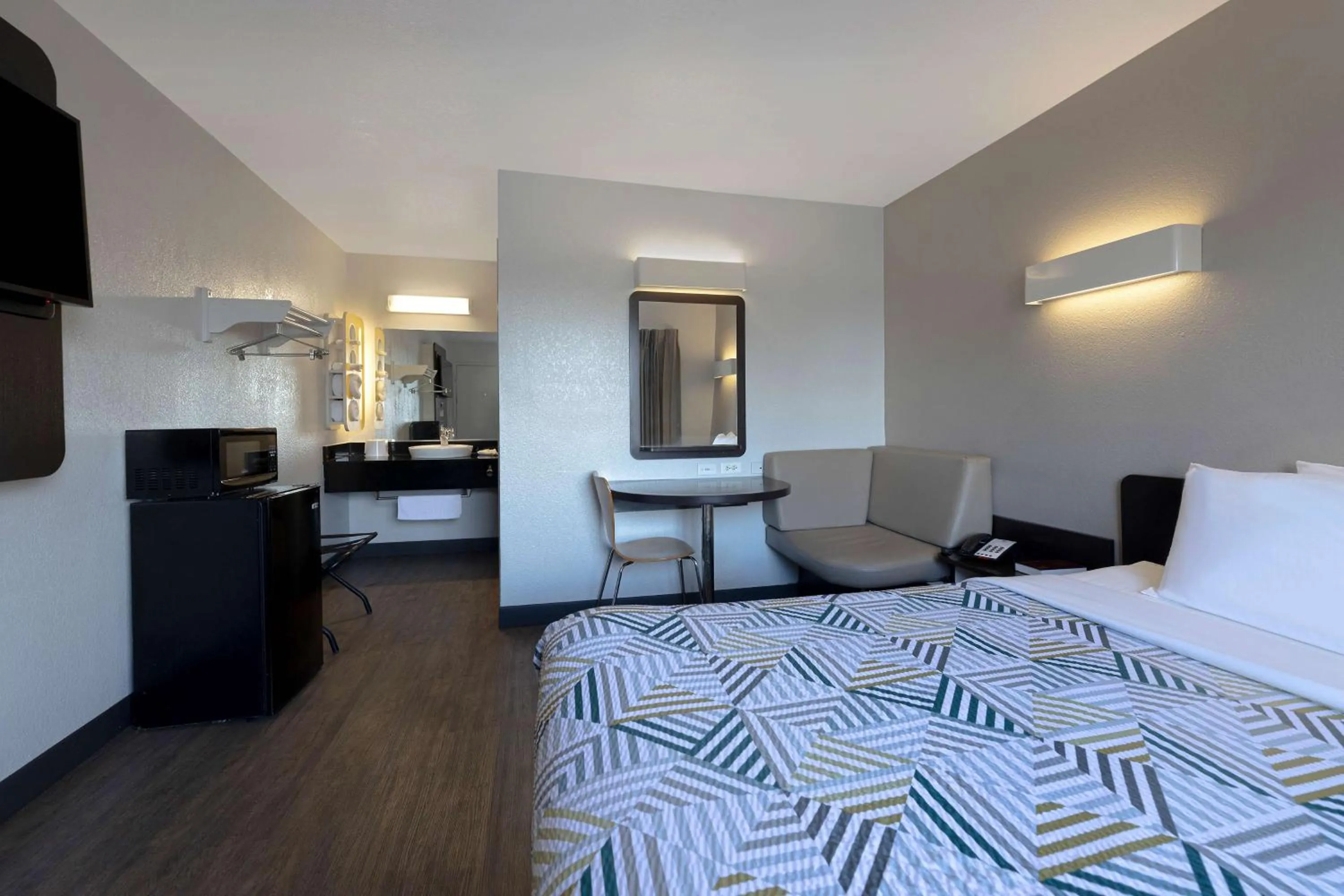 Photo of the whole room, Bed in Motel 6-San Antonio, TX - West SeaWorld