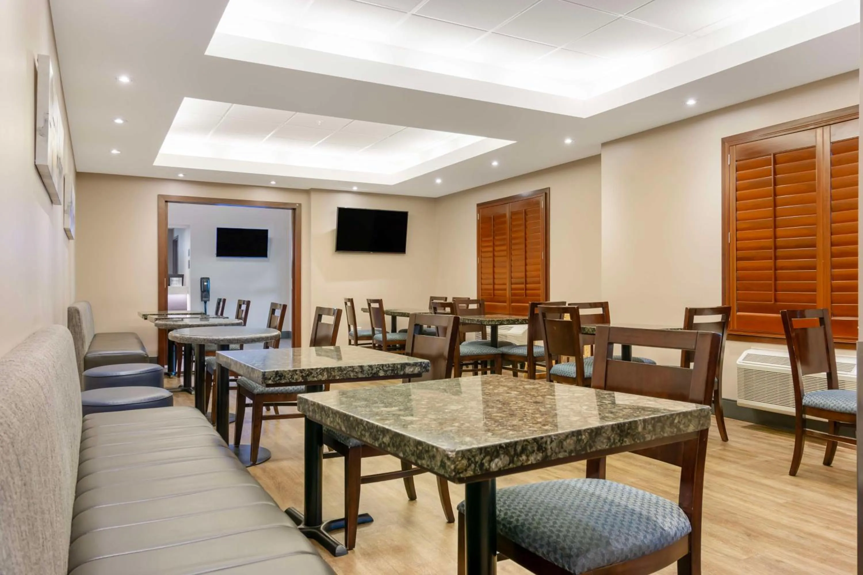 Breakfast in Best Western Plus Brandon Inn