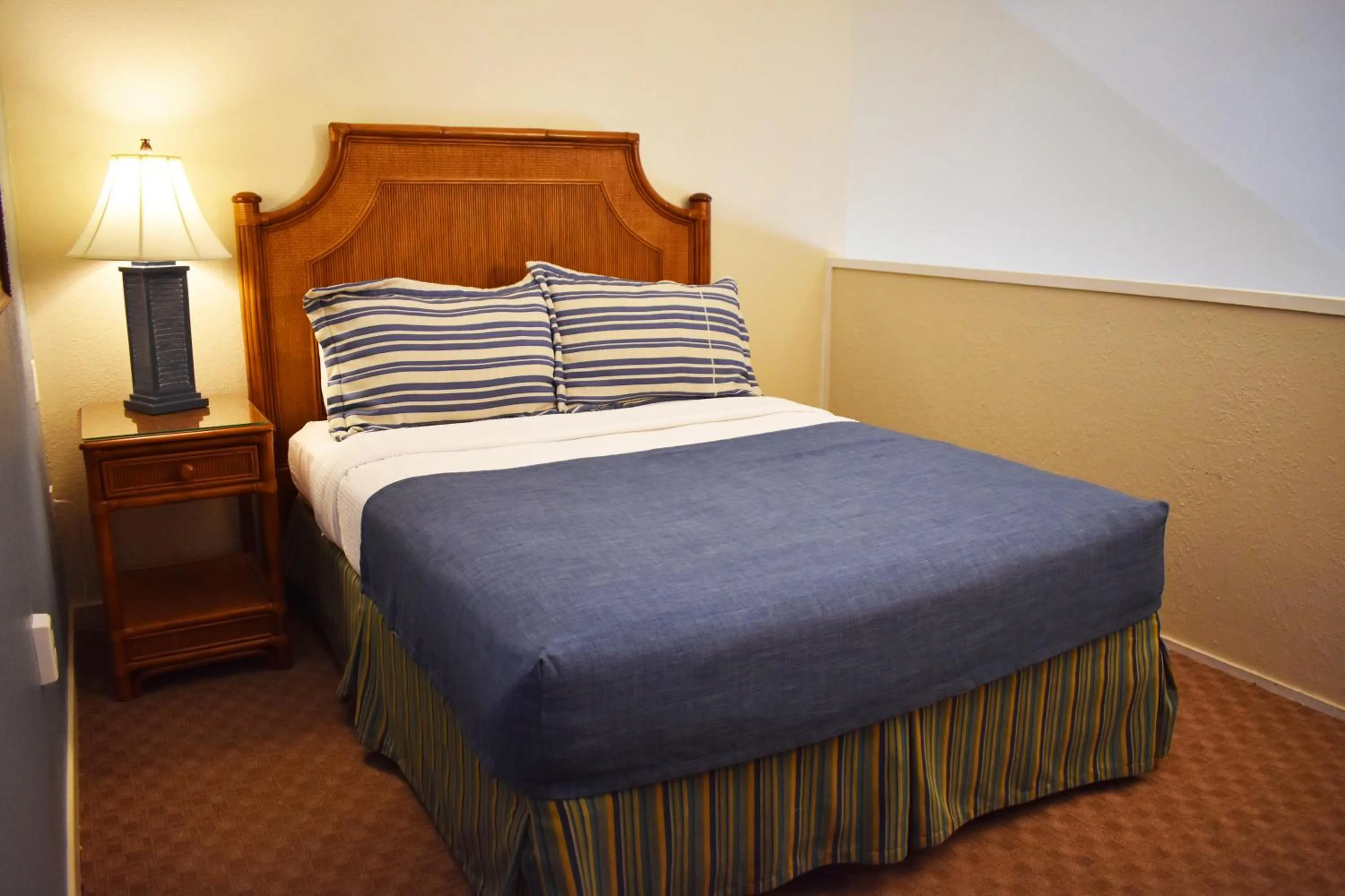 Bedroom, Bed in Surf Side Hotel