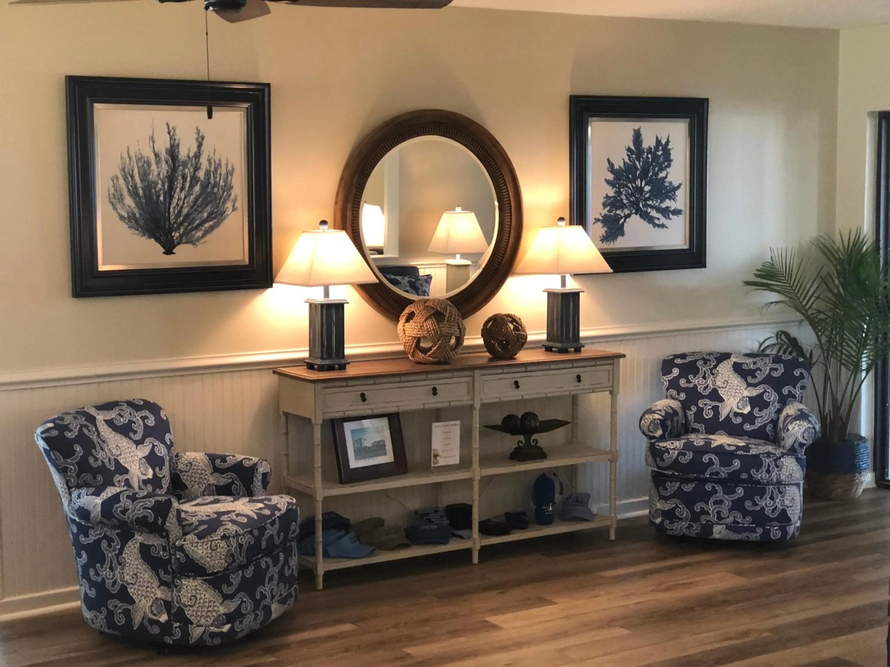 Lobby or reception in Surf Side Hotel