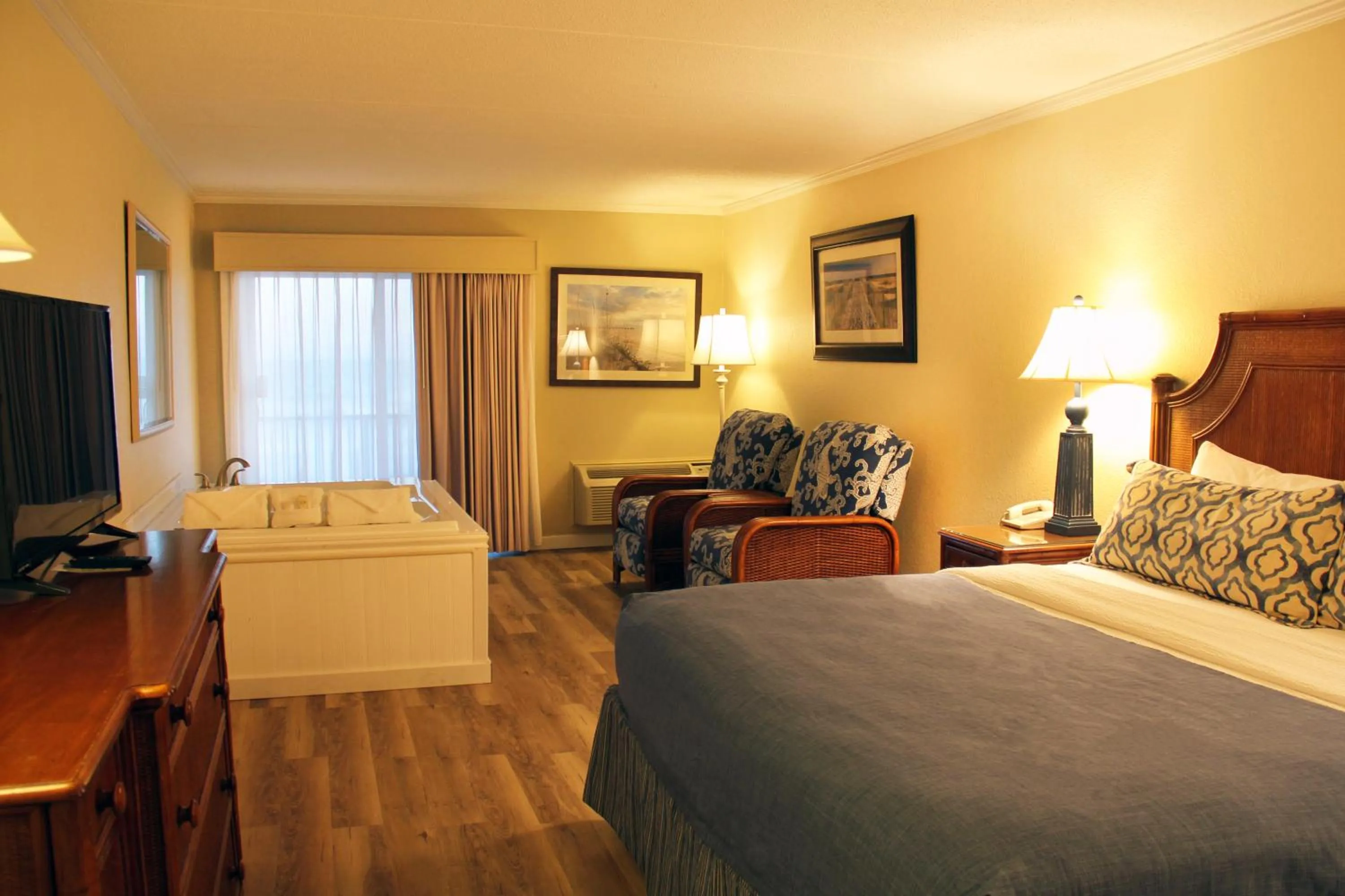 Photo of the whole room, Bed in Surf Side Hotel