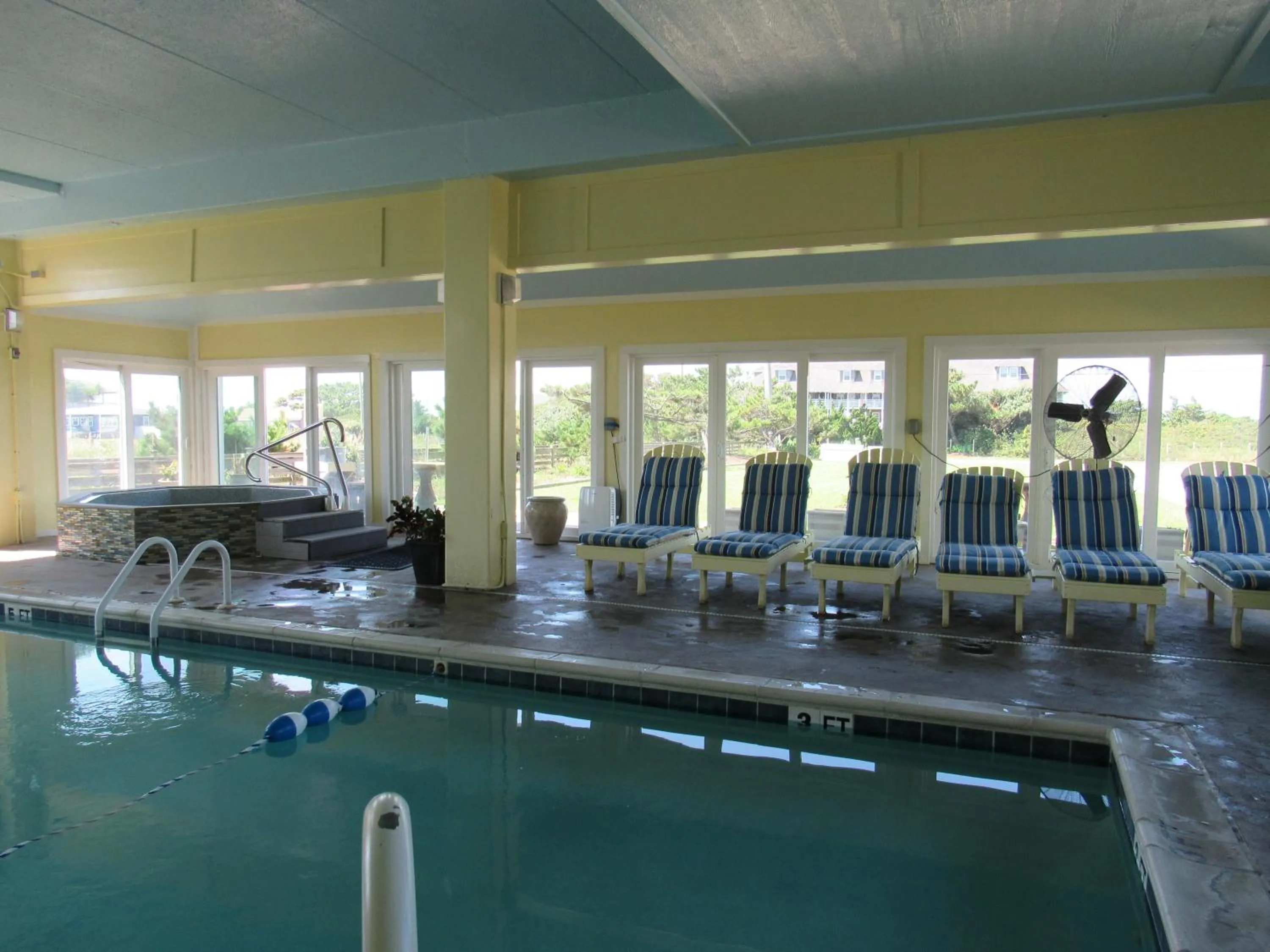 Hot Tub in Surf Side Hotel