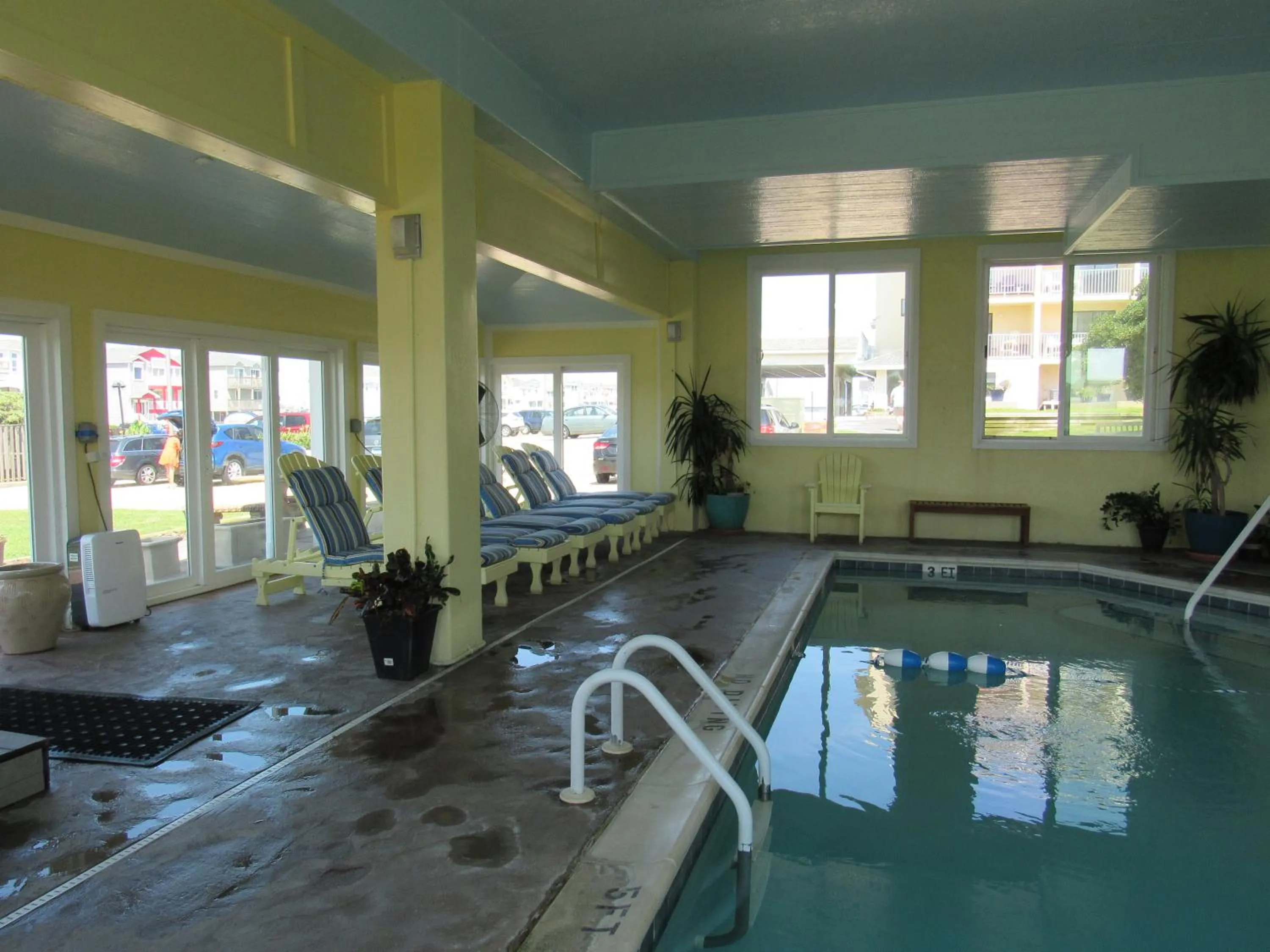 Hot Tub in Surf Side Hotel