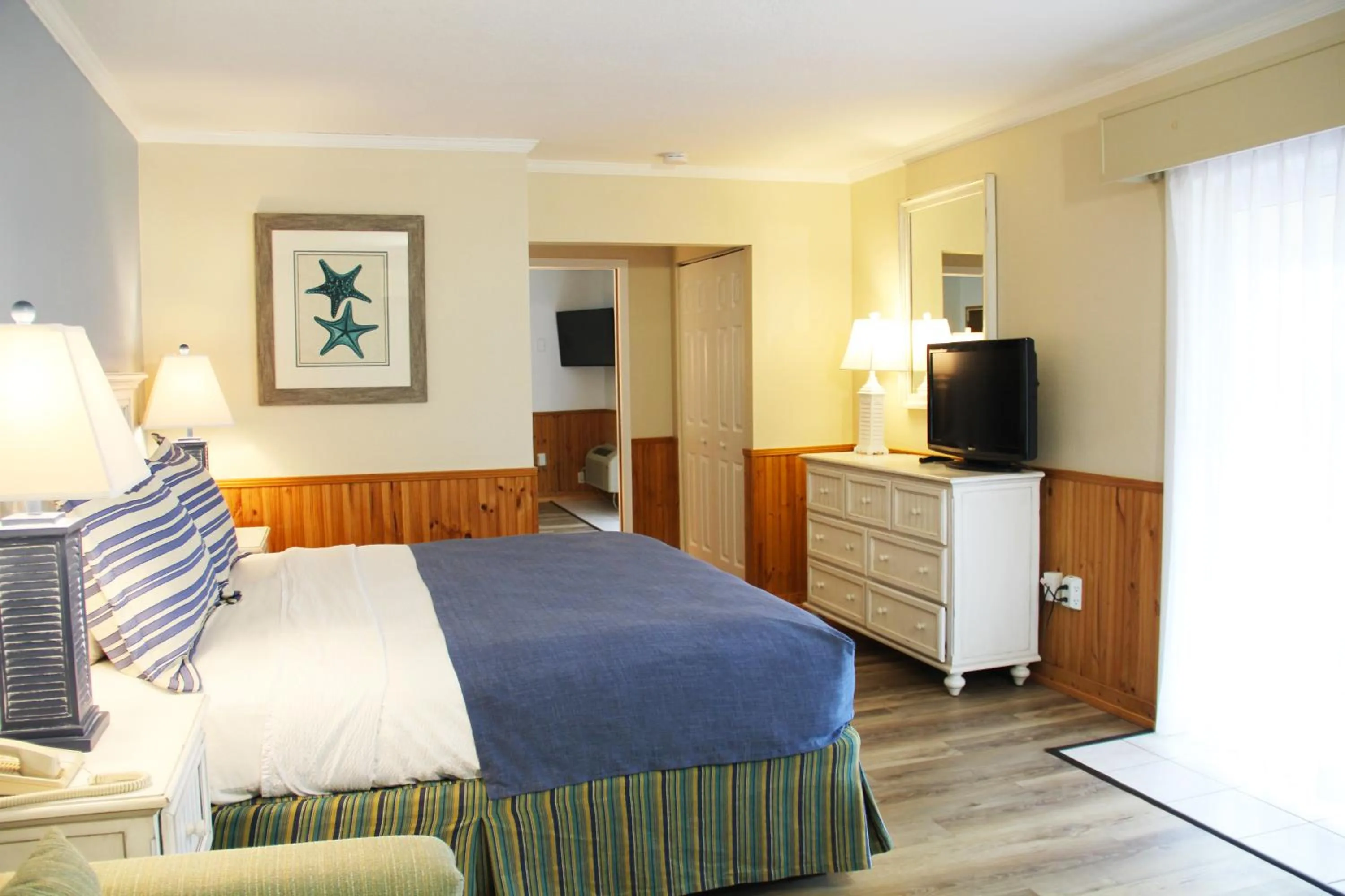 Bedroom, Bed in Surf Side Hotel