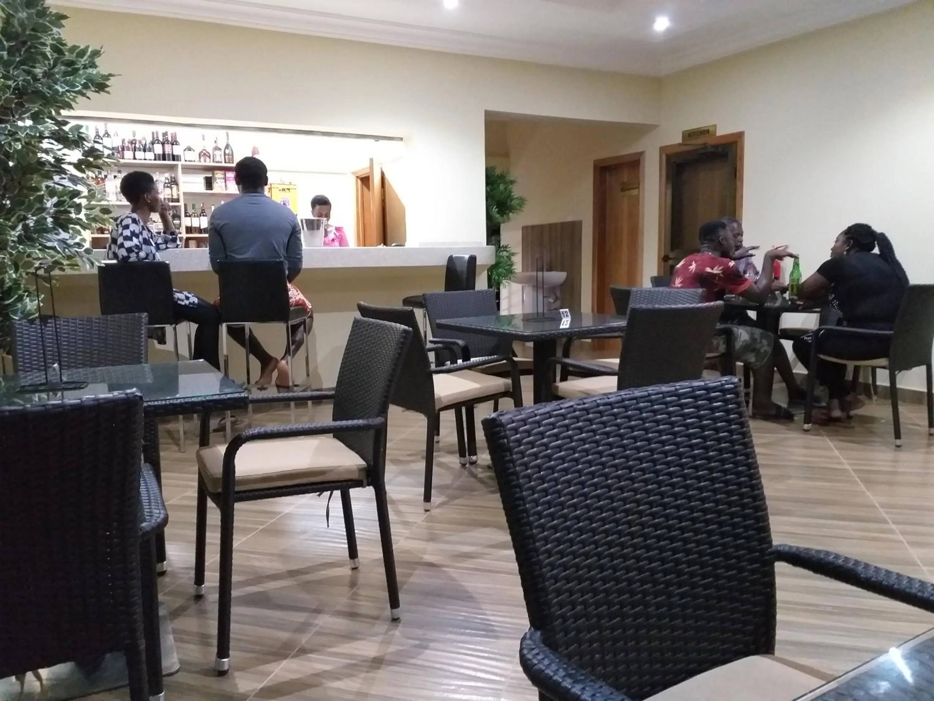 Restaurant/places to eat in Jeyads Lodge