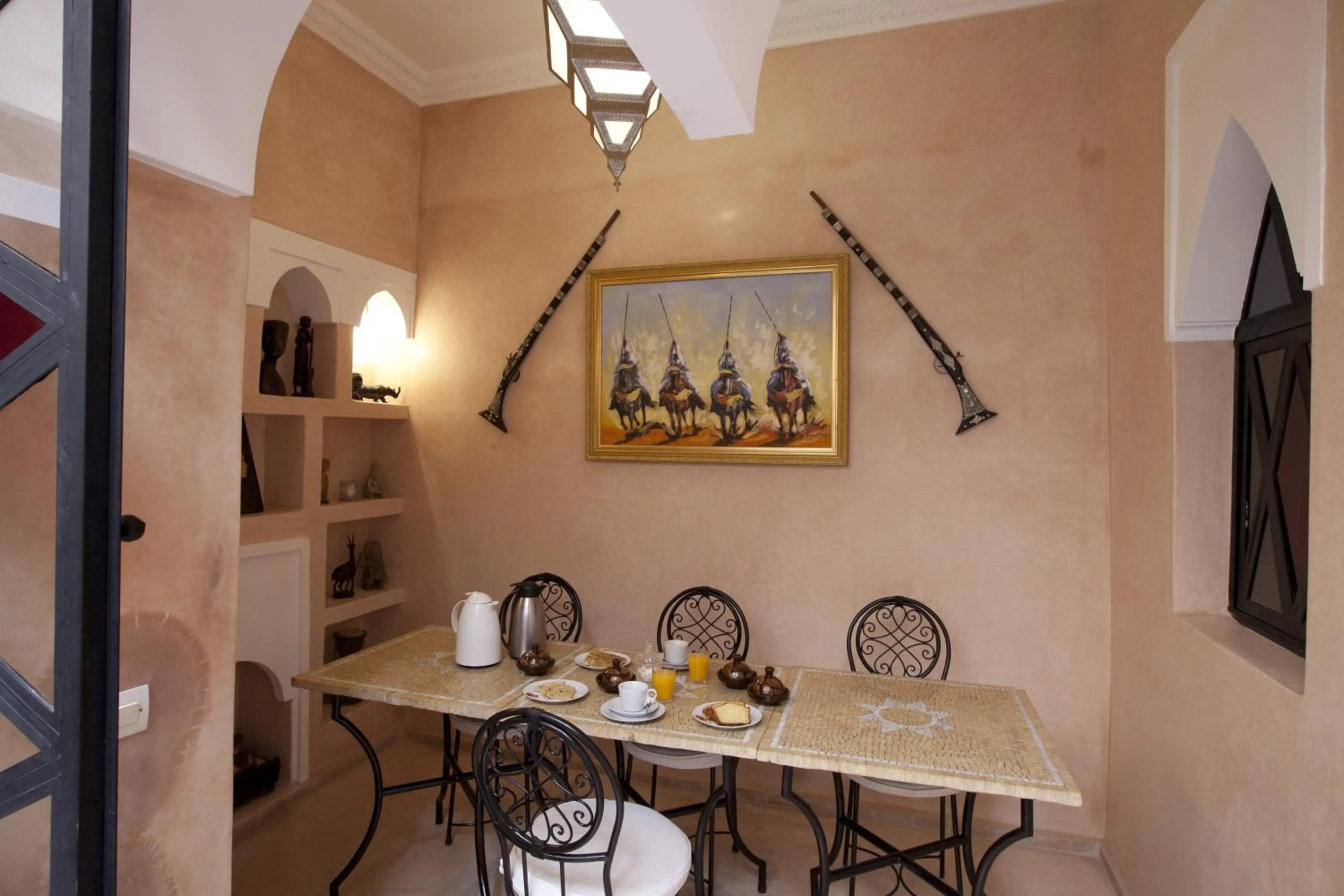 Restaurant/places to eat in Riad Le Rubis