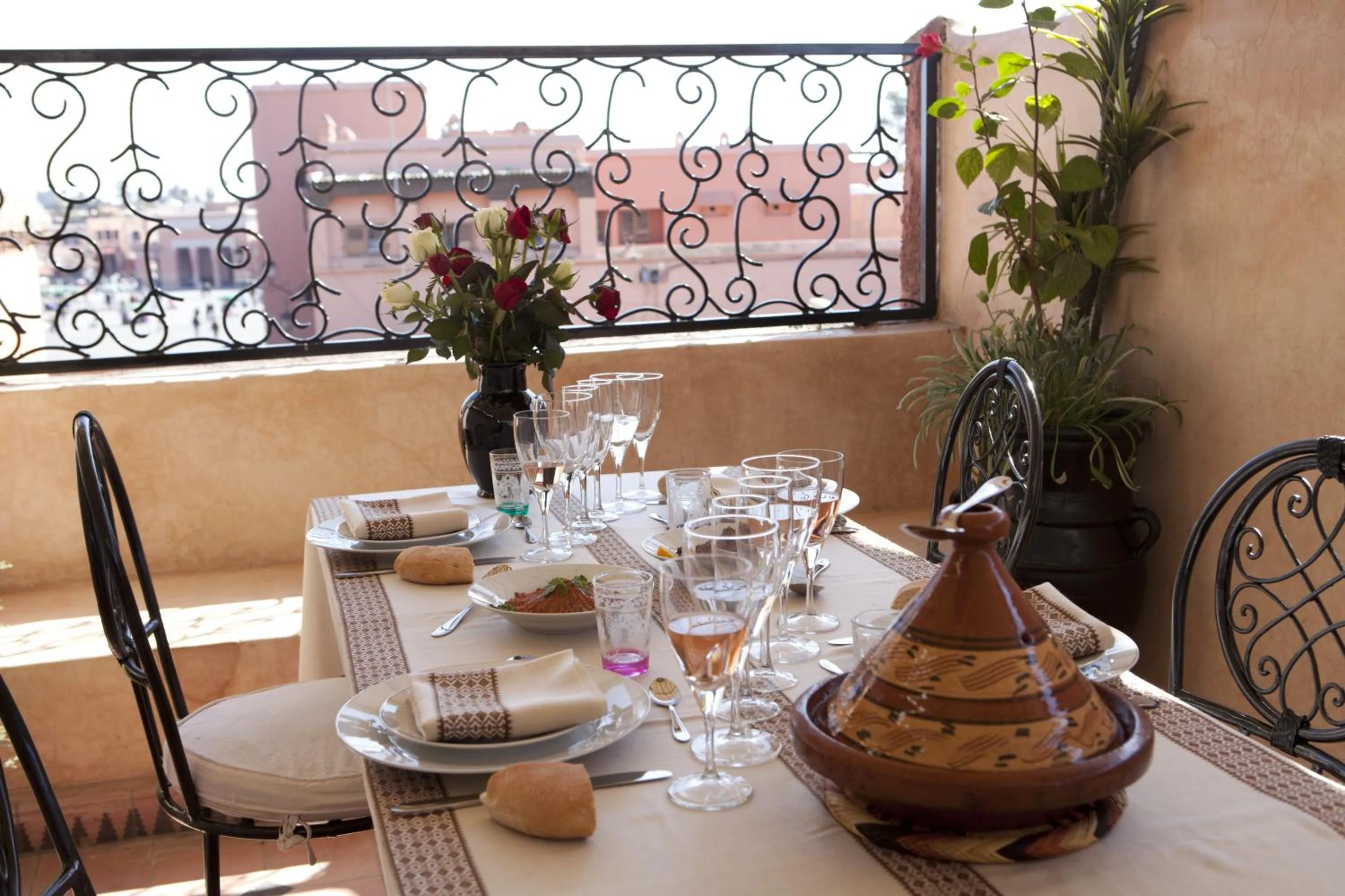 Restaurant/places to eat in Riad Le Rubis