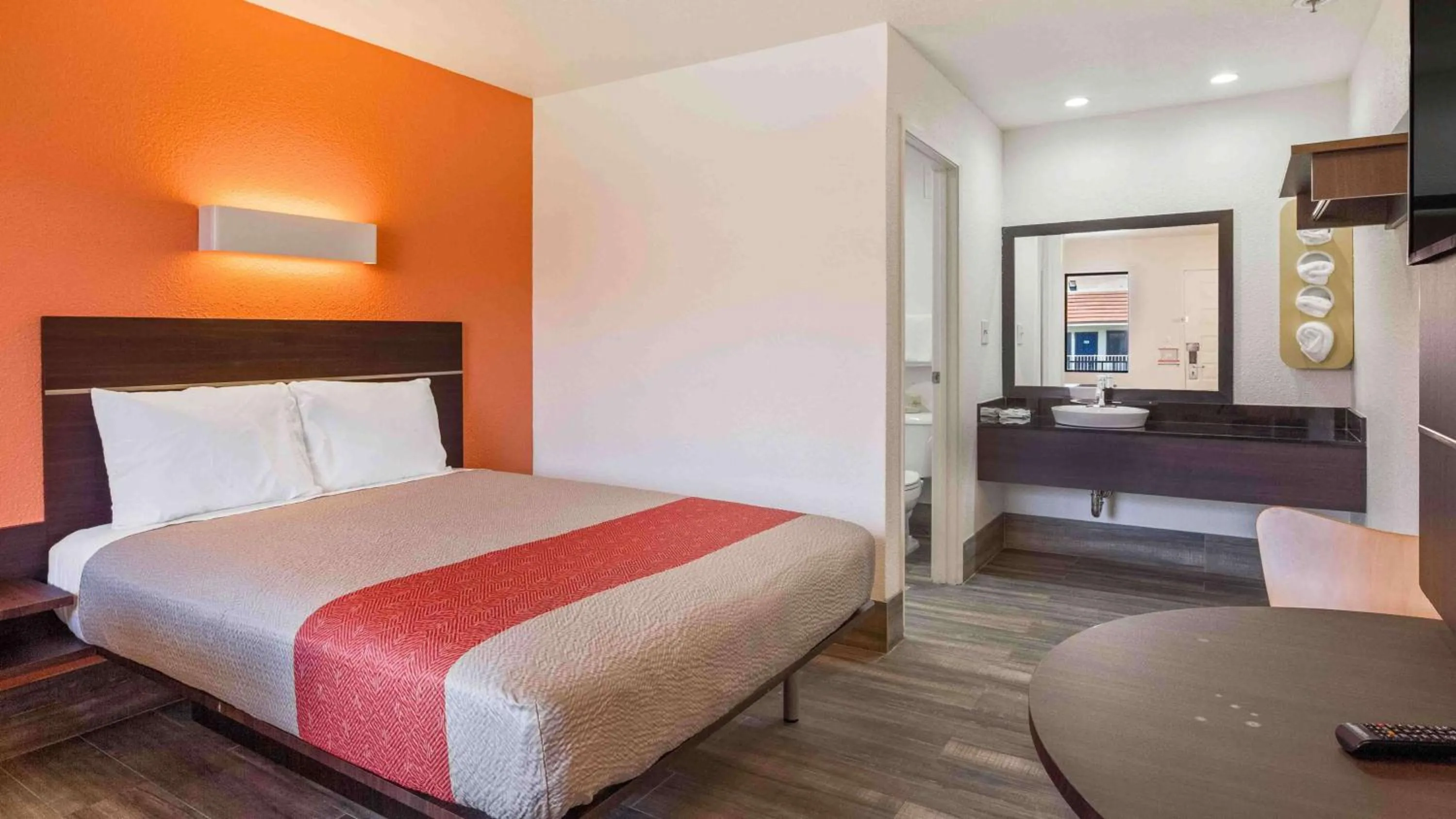 Bedroom, Bed in Motel 6-Fremont, CA - South