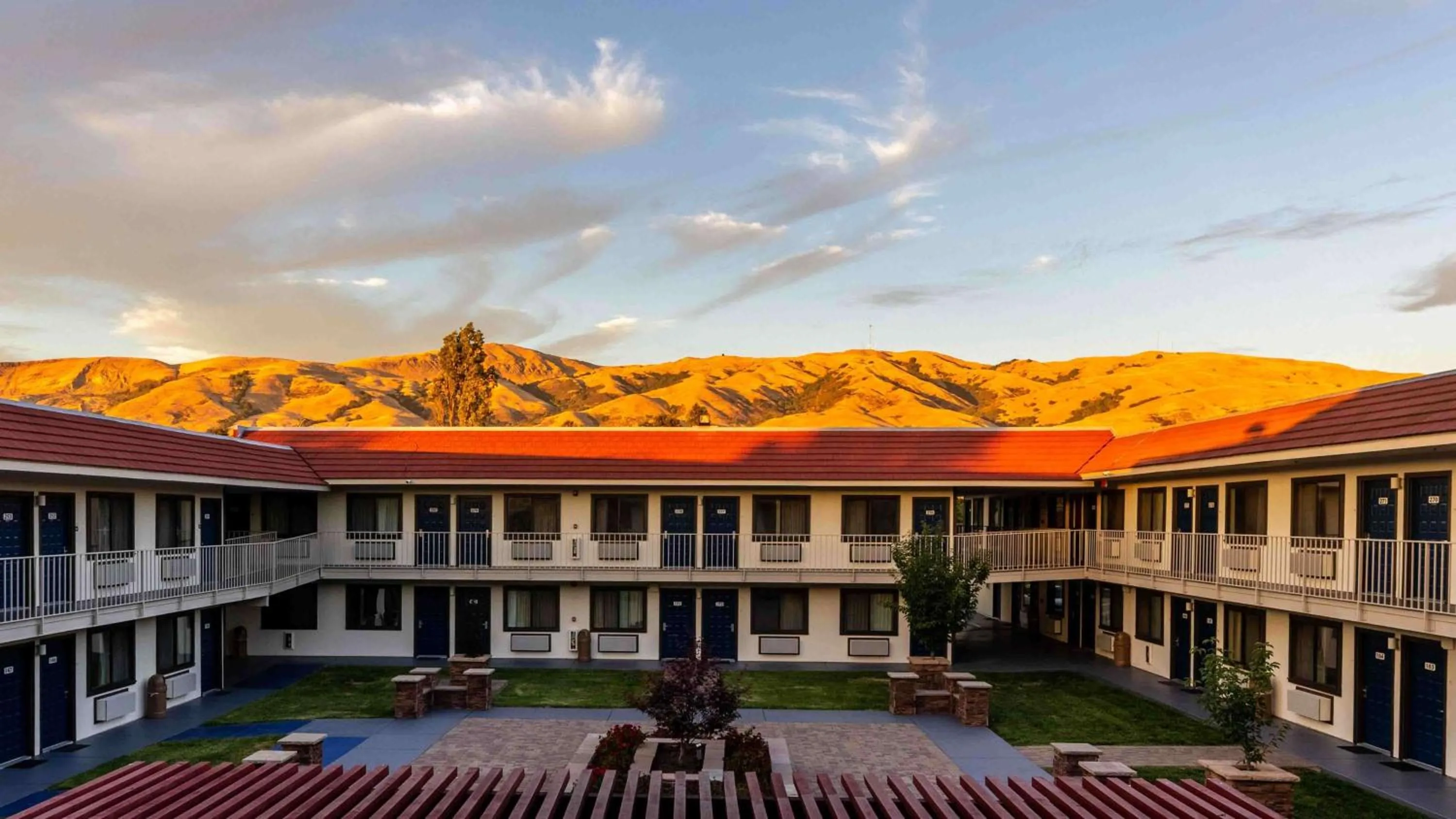 Property building in Motel 6-Fremont, CA - South