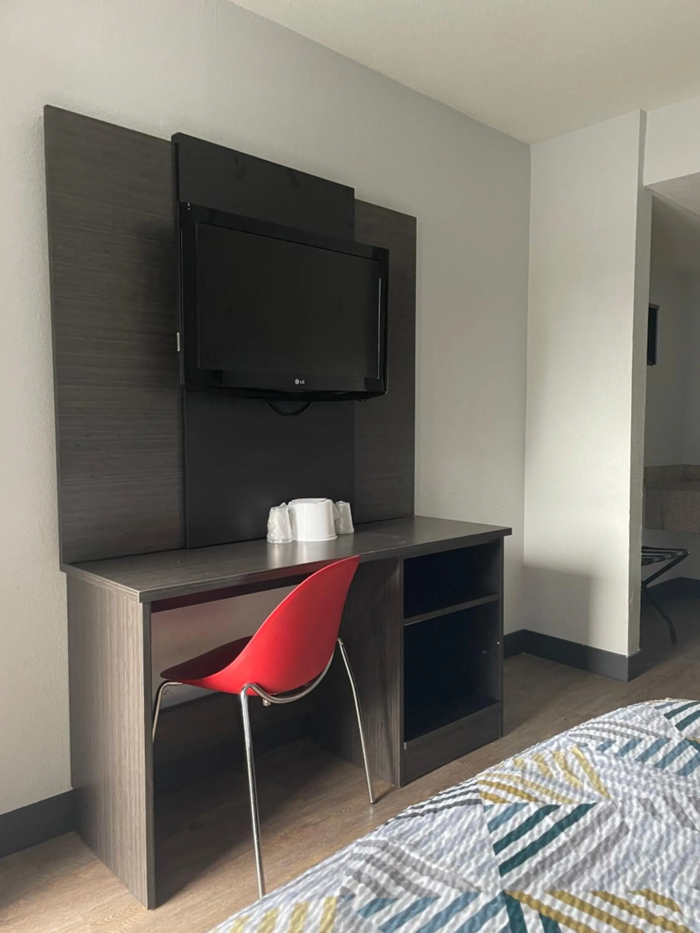 Photo of the whole room, Bed in Motel 6-Lantana West Palm Beach, FL