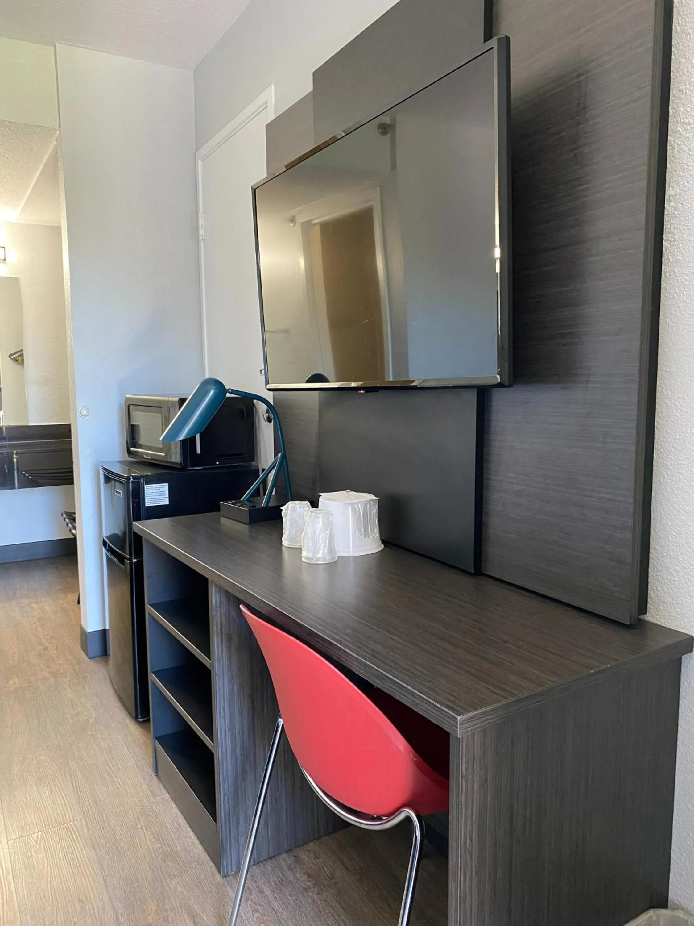 Bedroom in Motel 6-Lantana West Palm Beach, FL